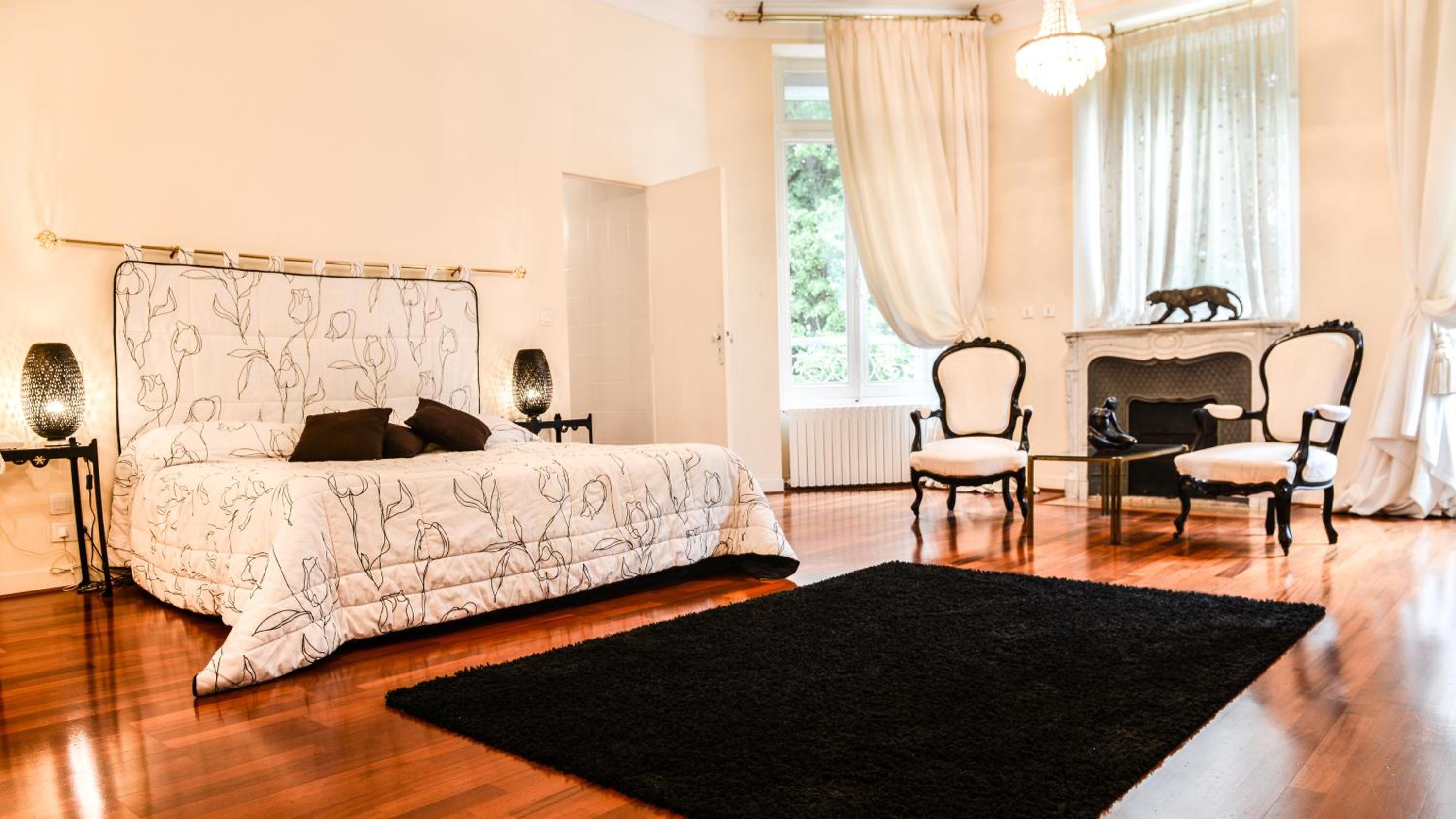 Deluxe Suite - Photo 1