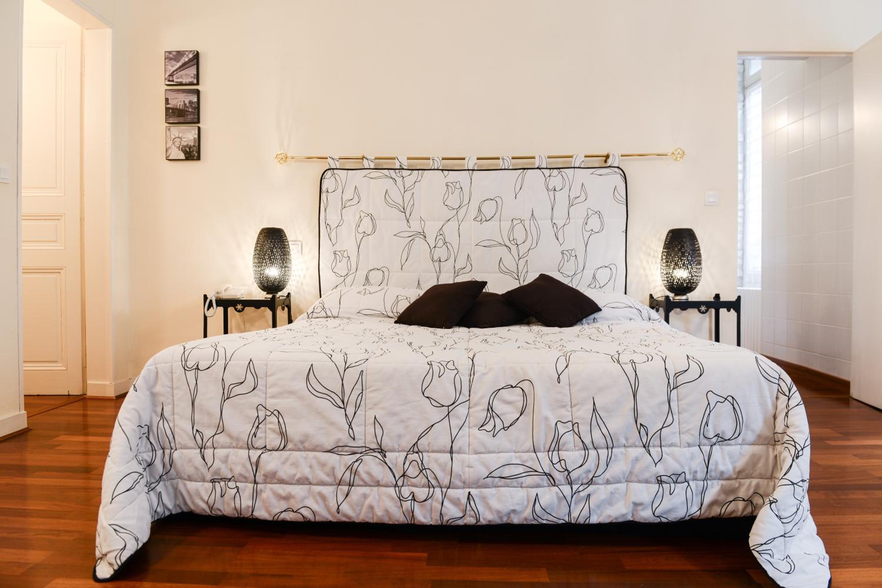 Deluxe Suite - Photo 3