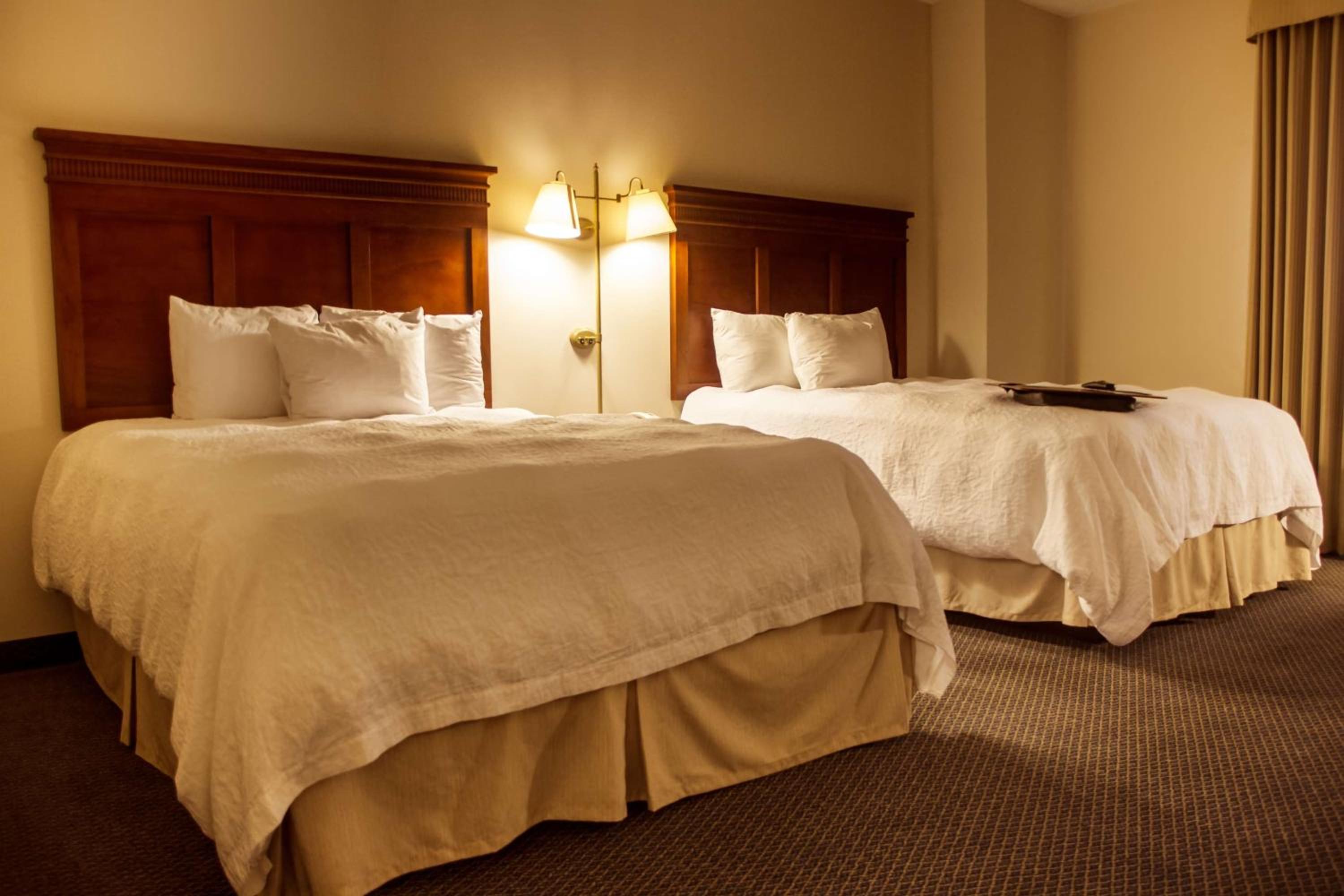 Queen Studio Suite with Two Queen Beds - Non-Smoking - Photo 3
