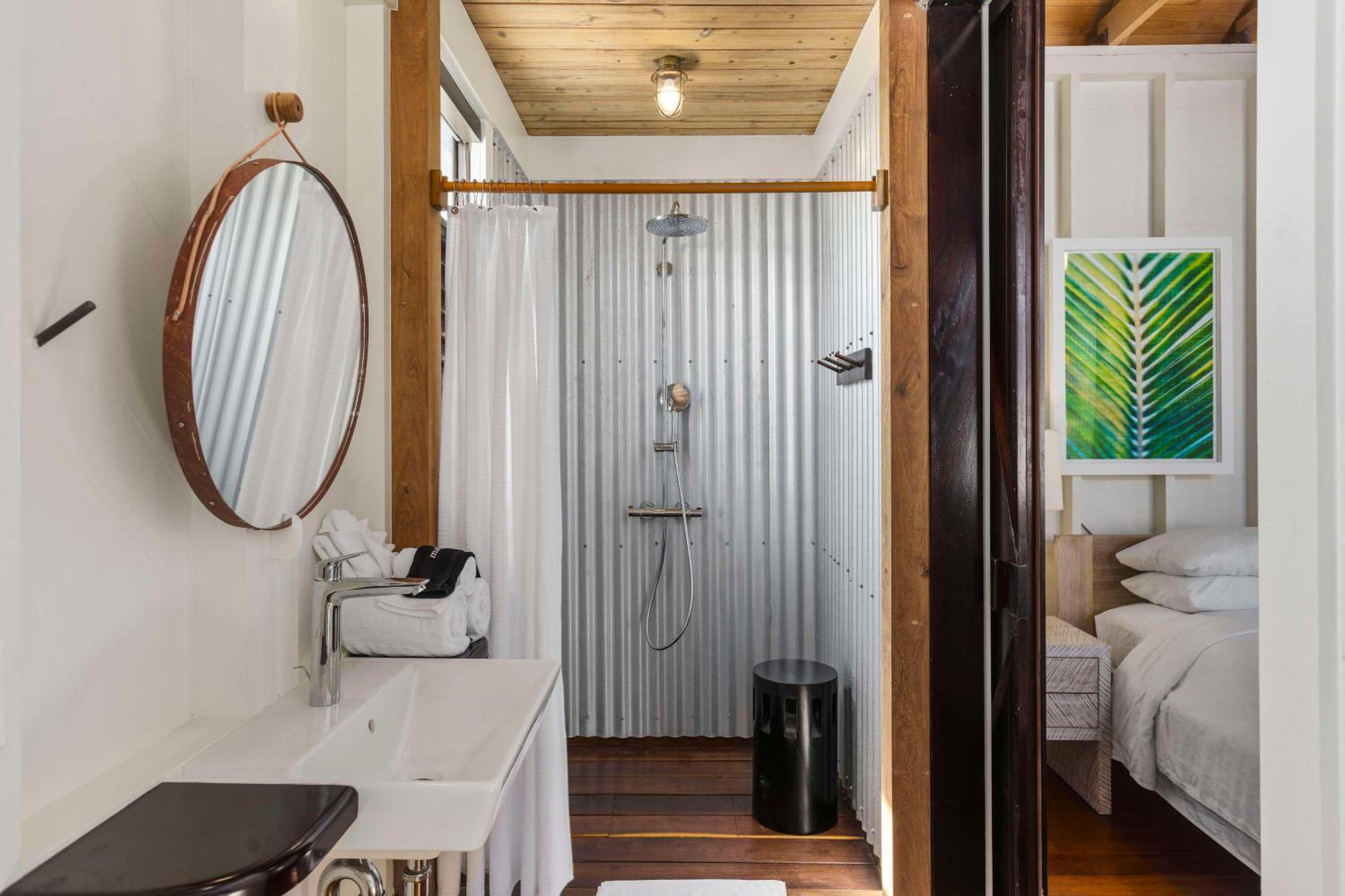 Upper Keeping Suite thumbnail 5