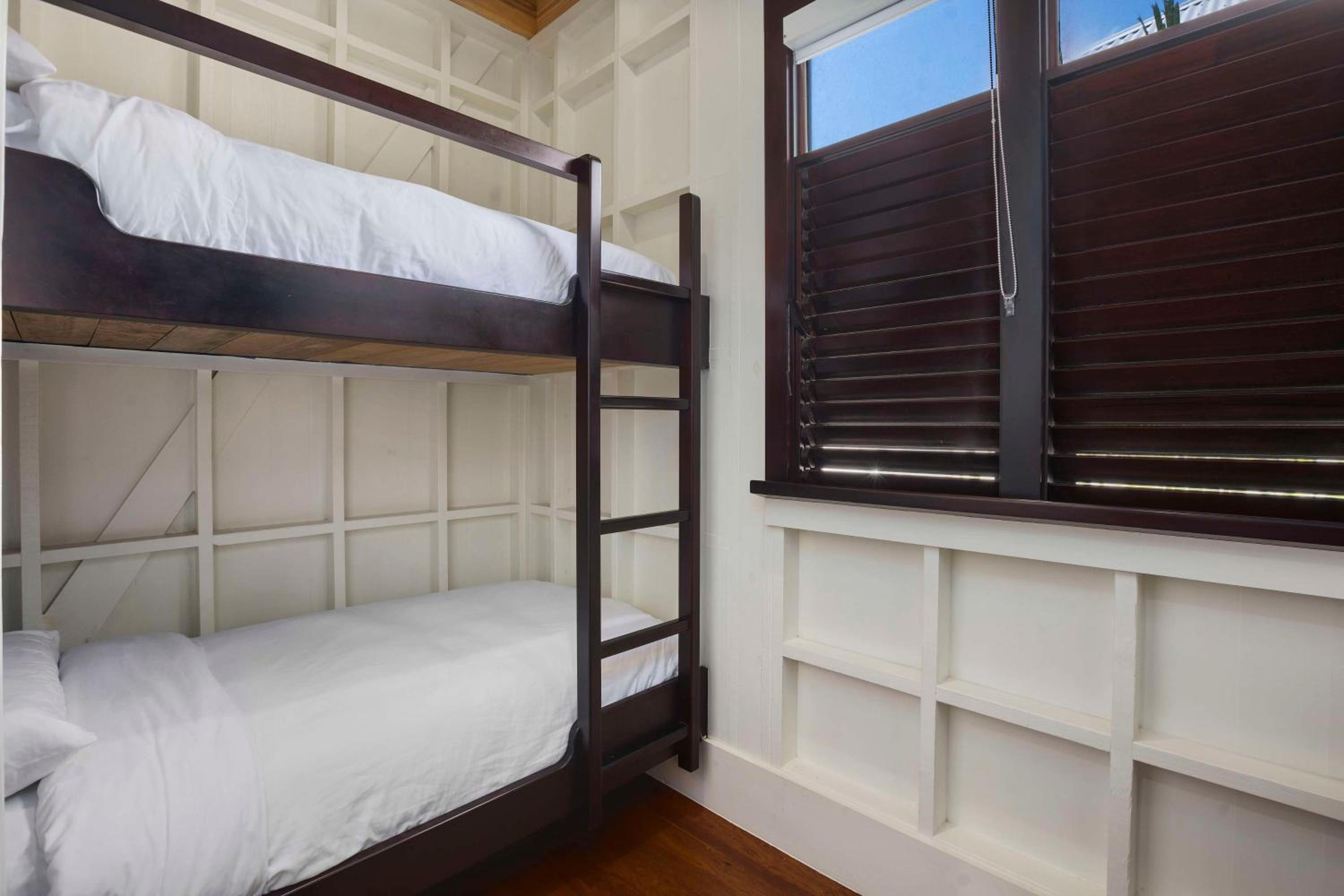 Lower Keeping Suite