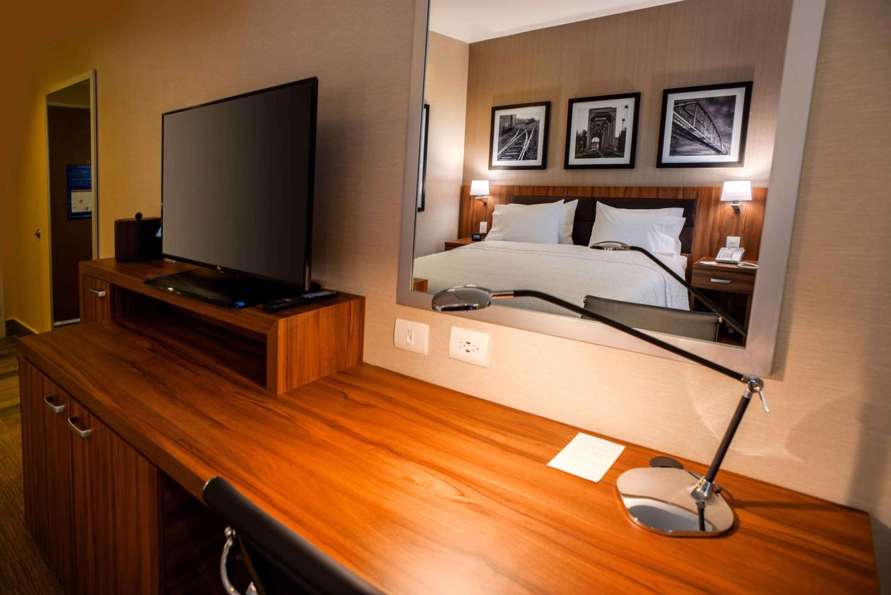 Executive King Room - Non-Smoking photo 3