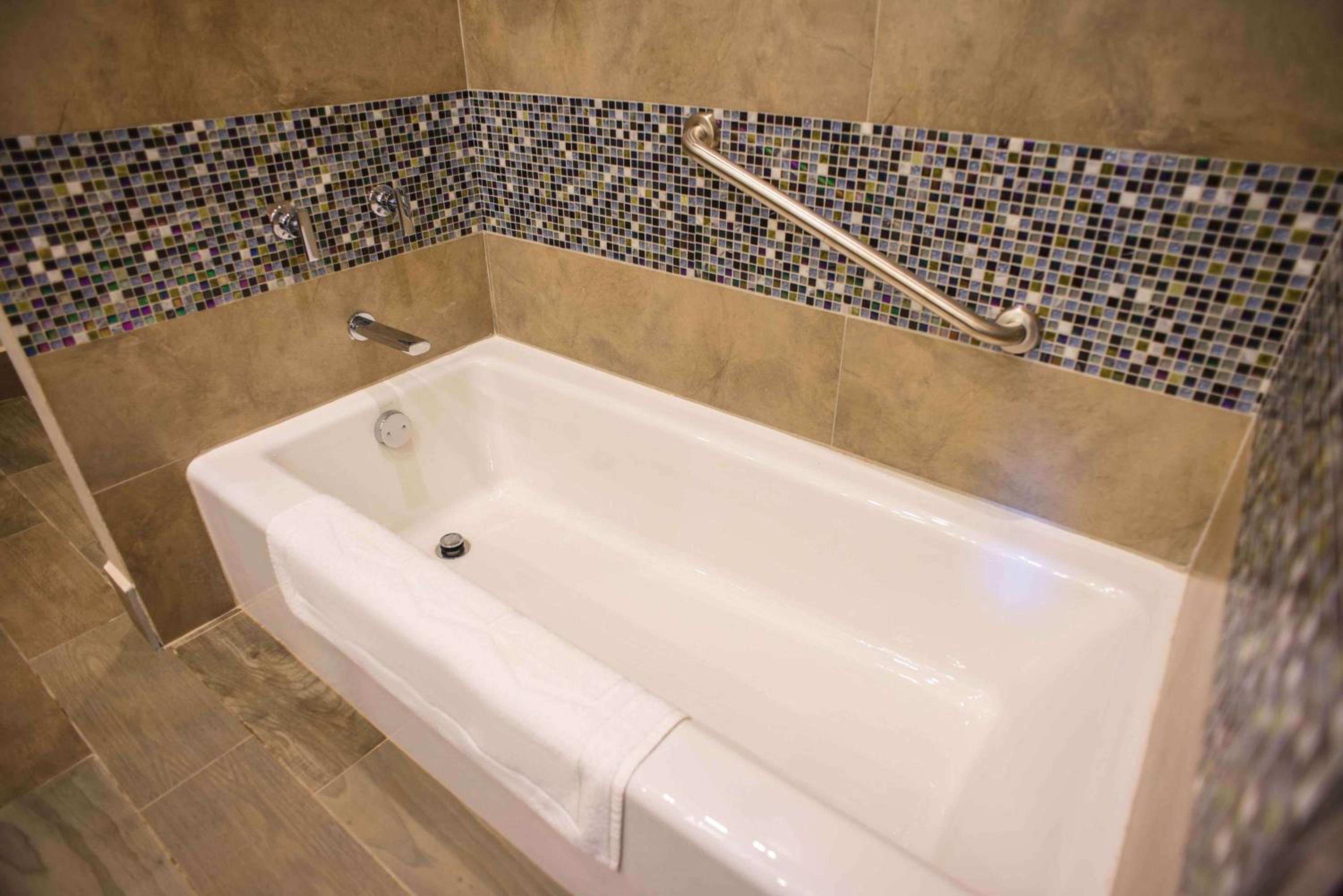 Deluxe King Studio Suite - Non-Smoking photo 2