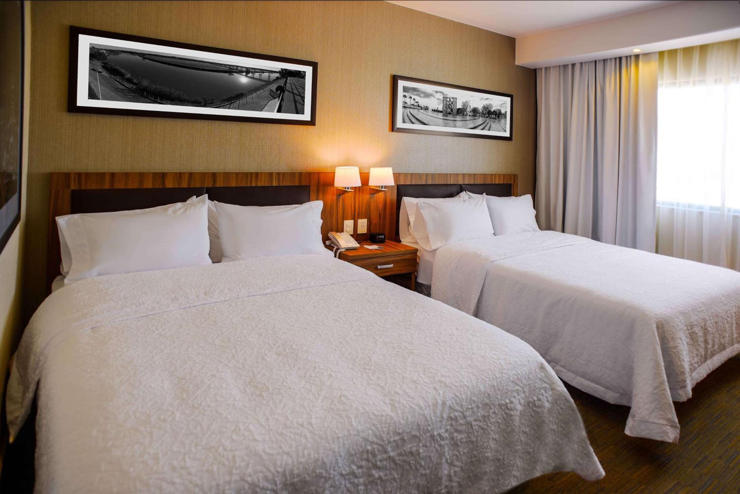 Queen Room with Two Queen Beds - Non-Smoking photo 2
