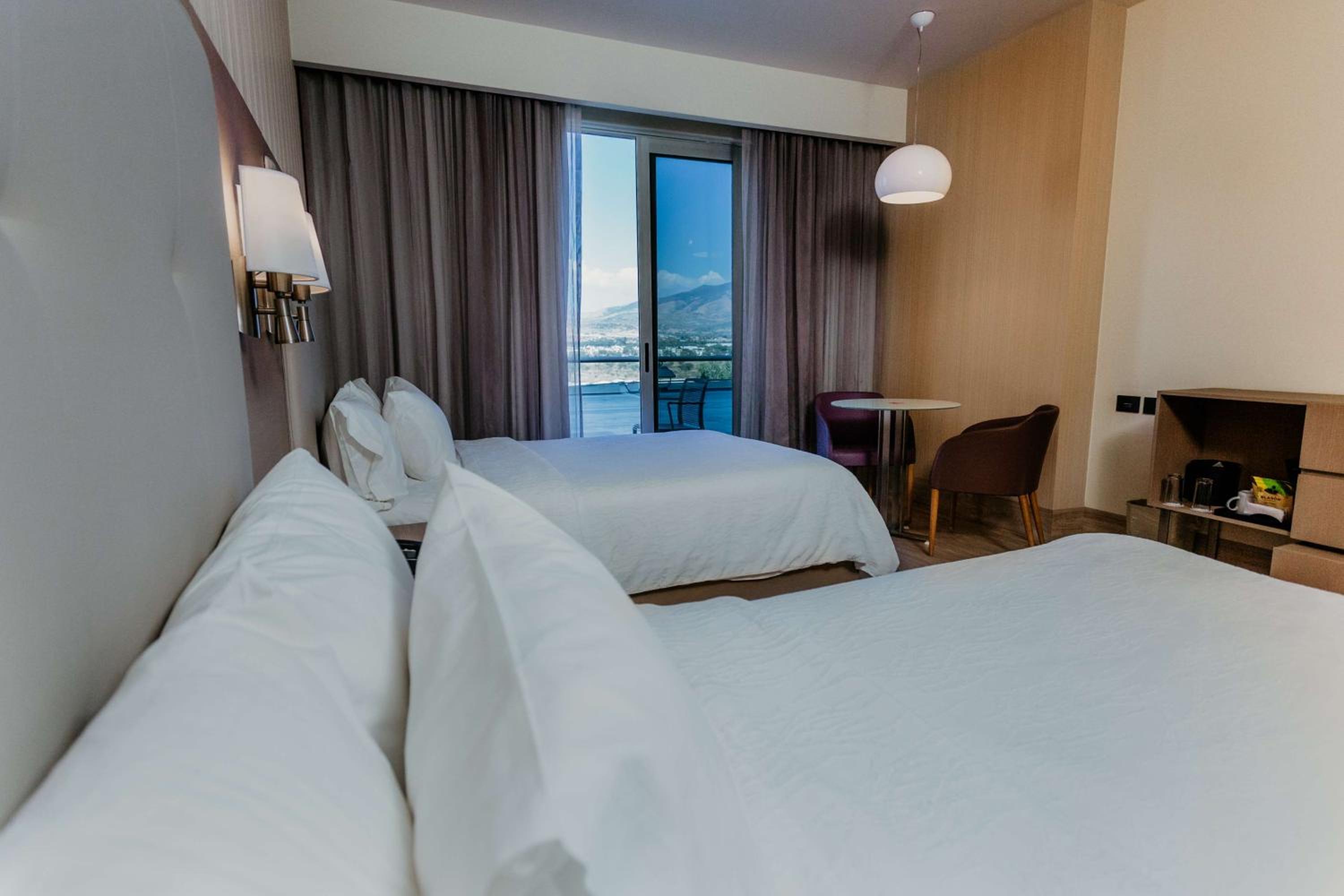 Double Room with Two Double Beds and Balcony photo 2
