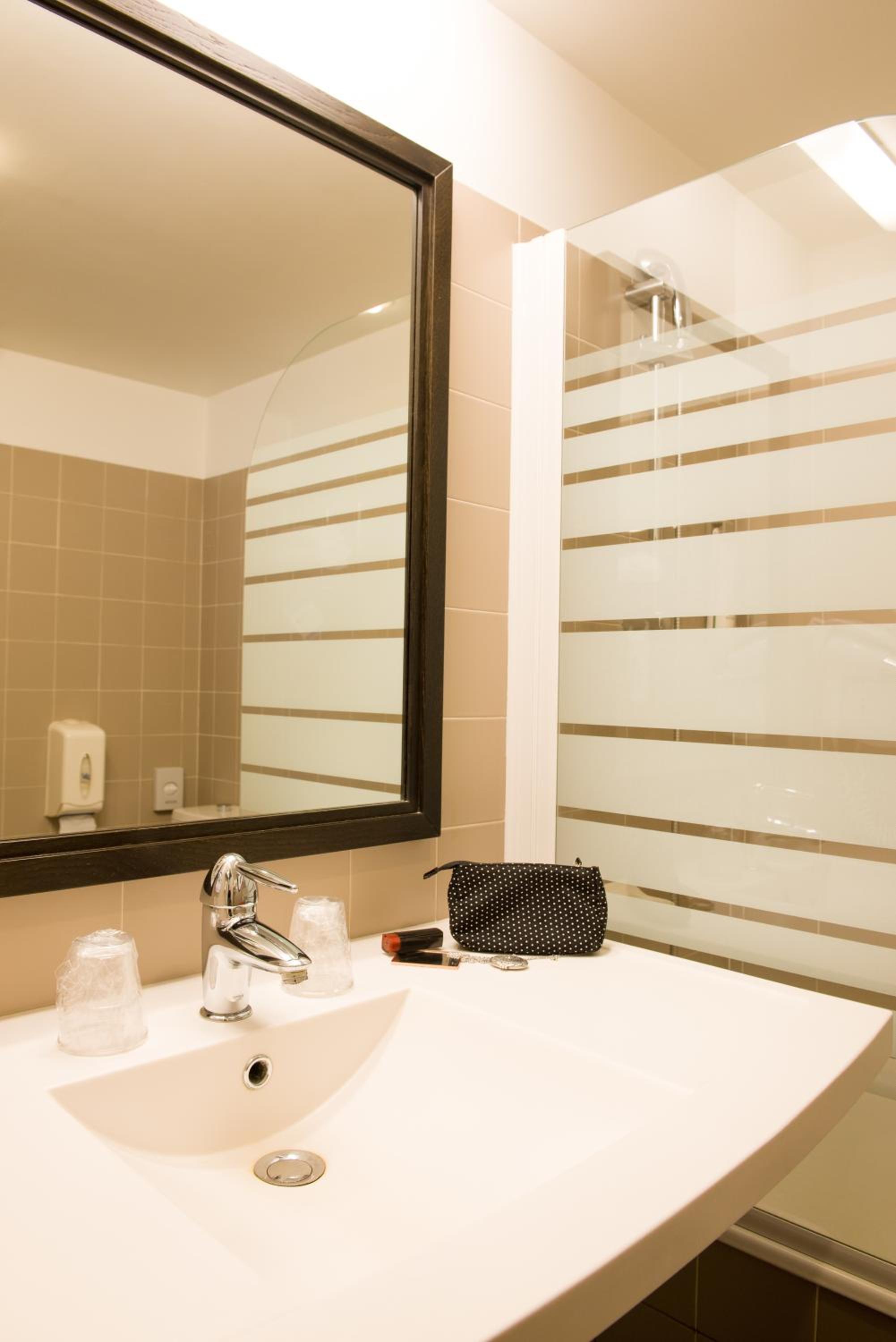 Standard Double Room - Photo 2