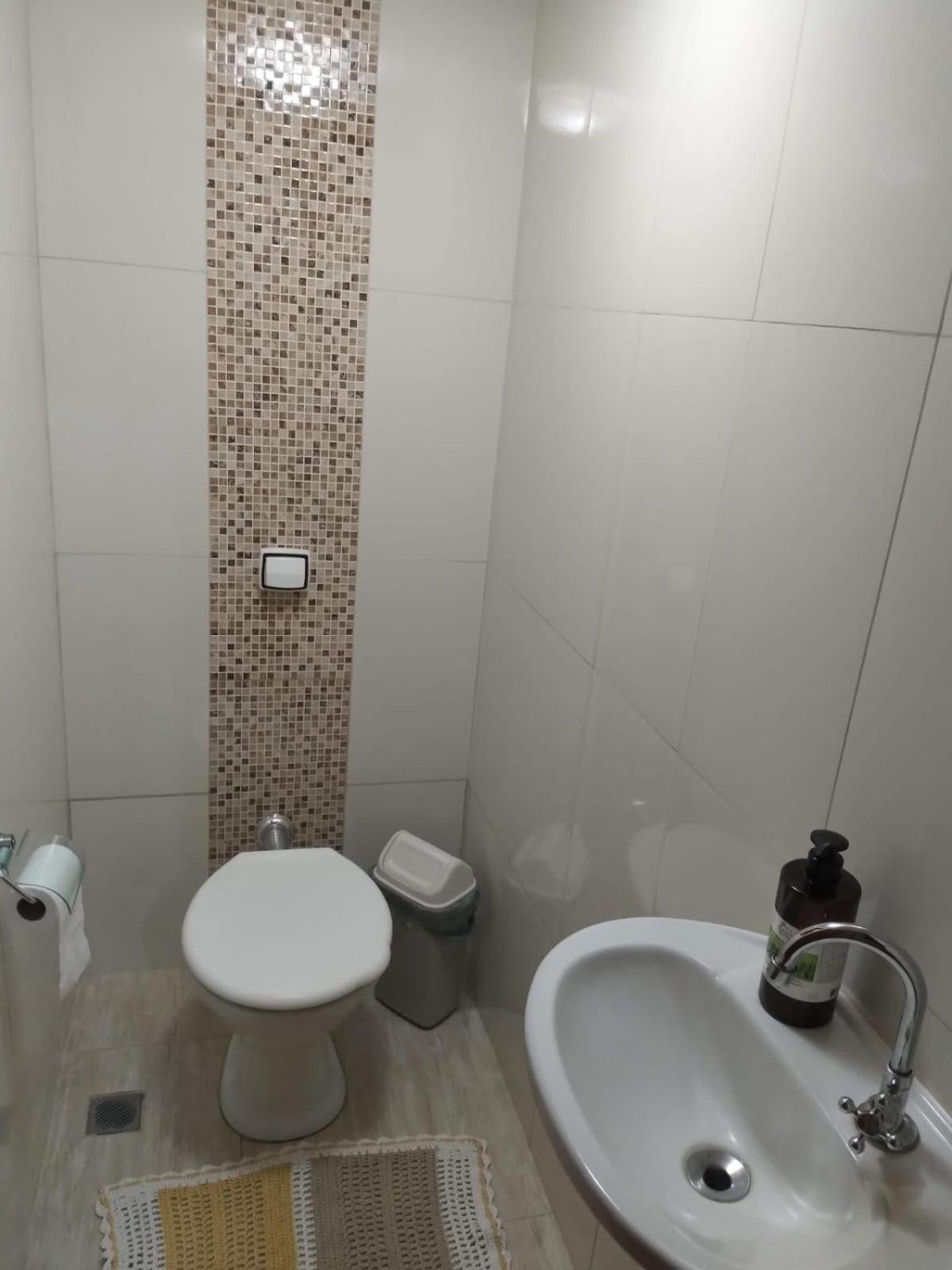 Economy Triple Room with Shared Bathroom photo 2