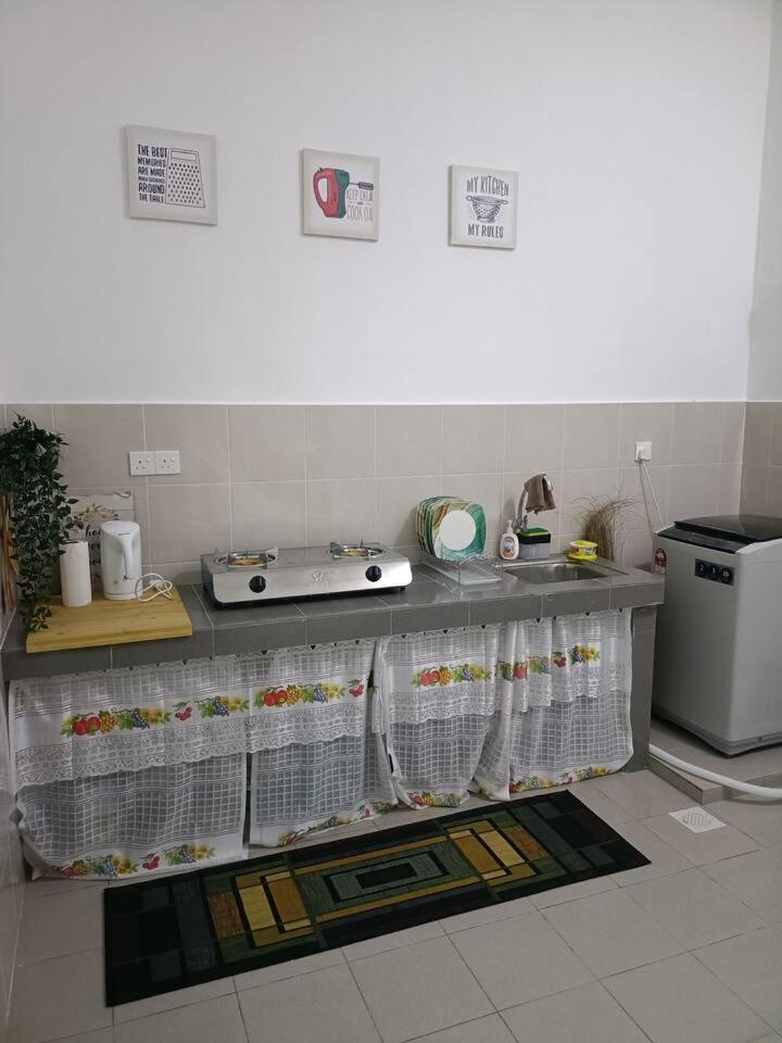 Three-Bedroom House photo 2