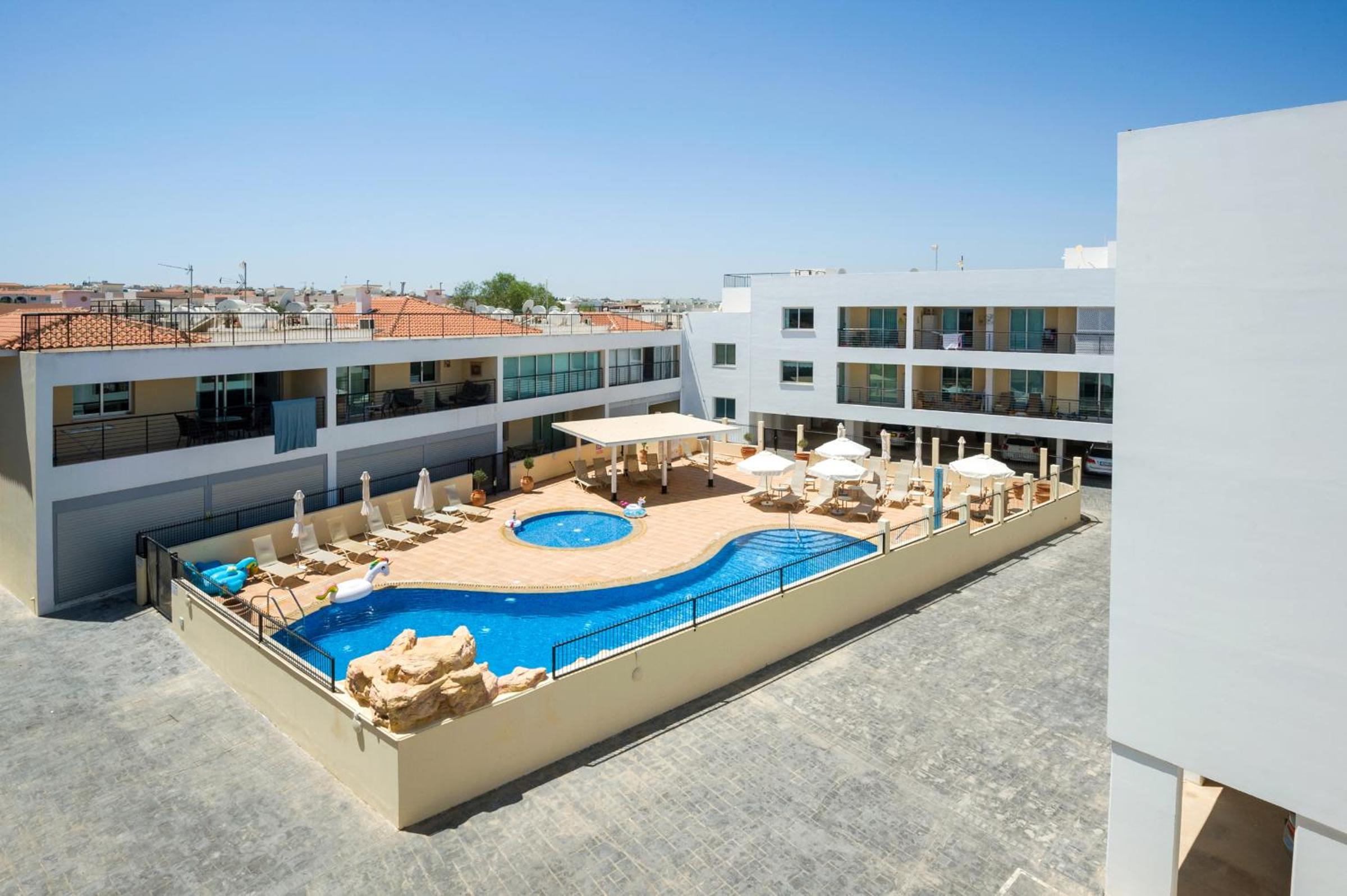 Apartment with Pool View  photo 2