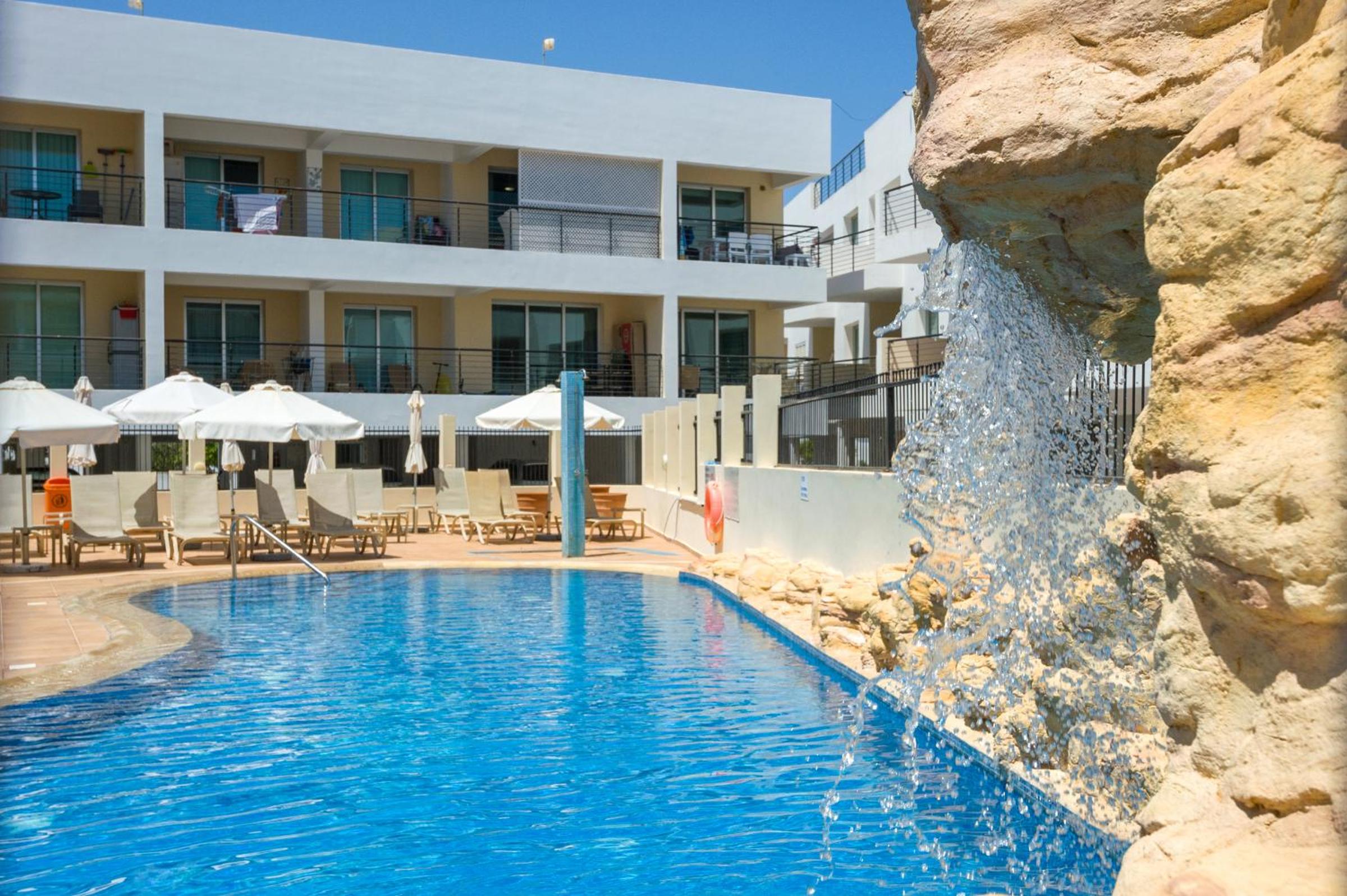 Apartment with Pool View  photo 3