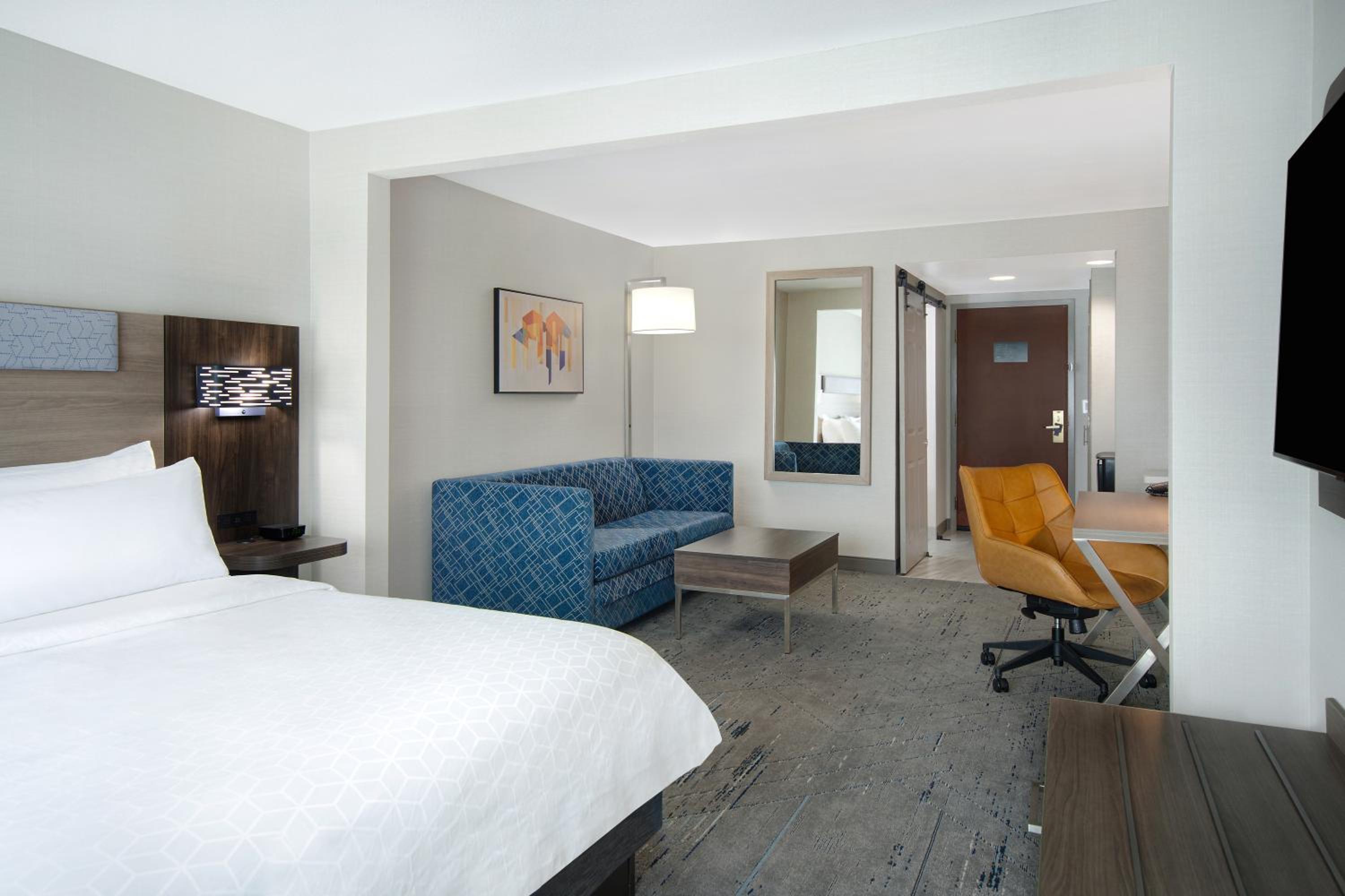 Executive King Suite - Photo 2