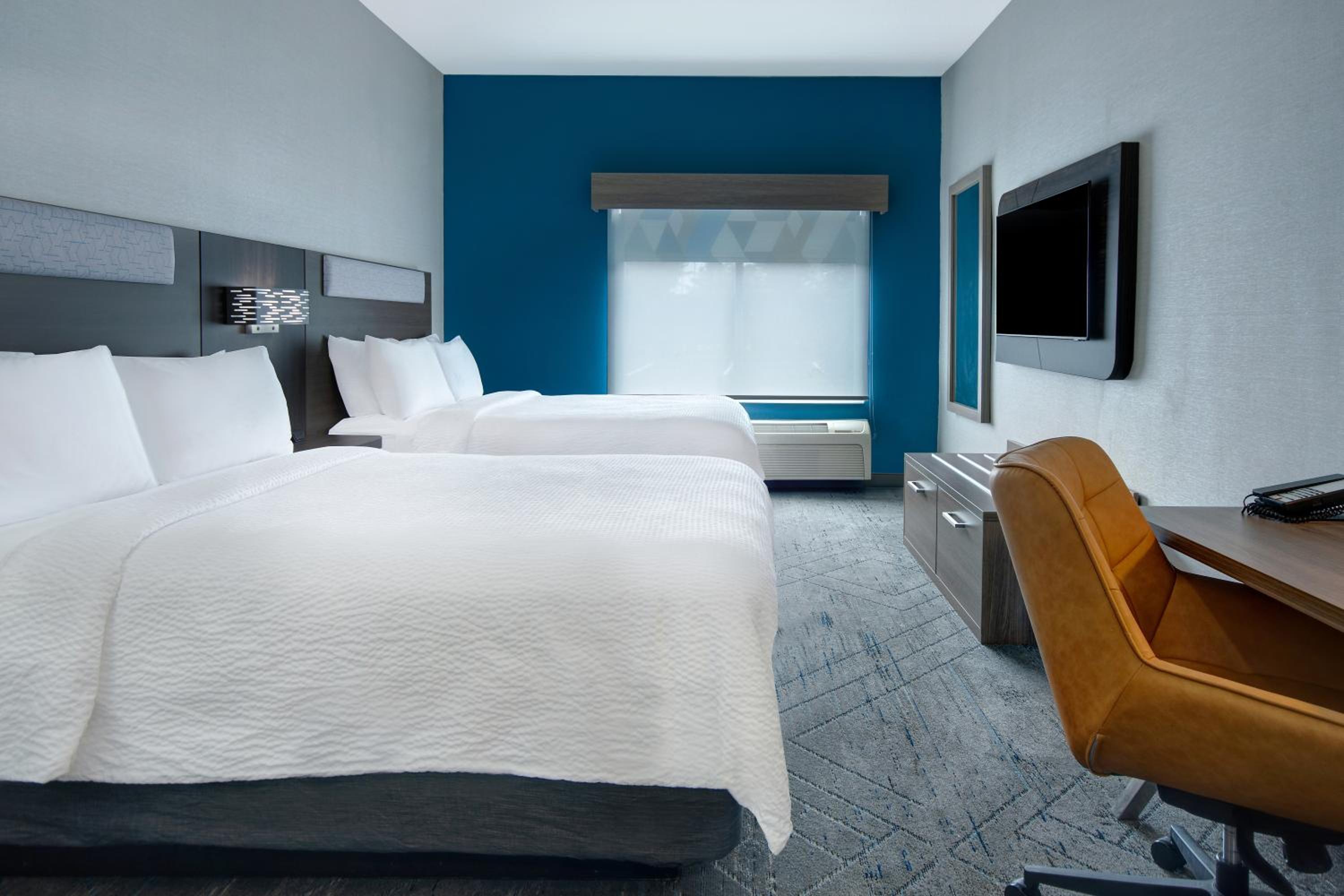 Standard Room with Two Queen Beds - Photo 1