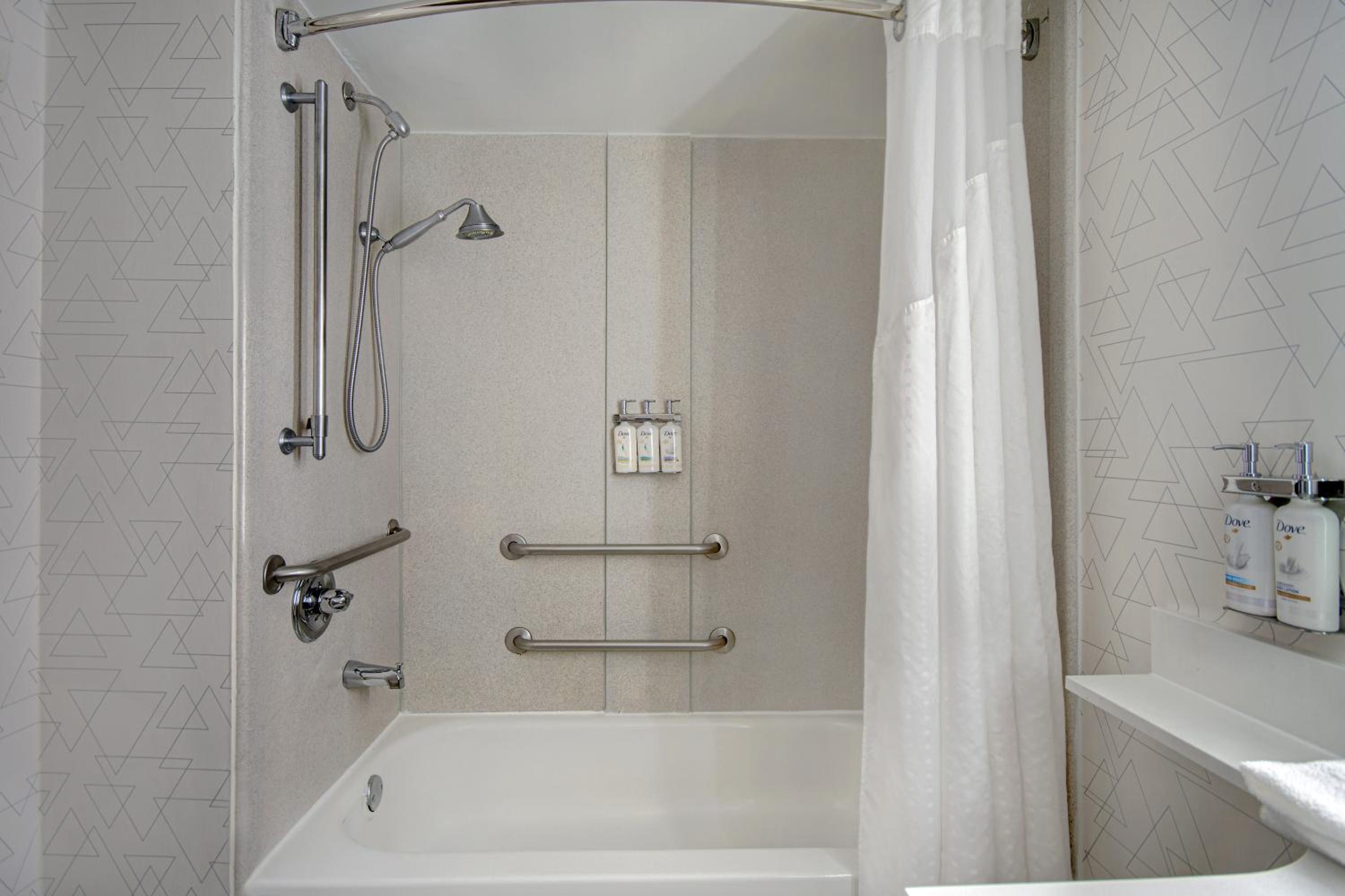 King Room - Mobility Access Tub - Non-Smoking - Photo 11