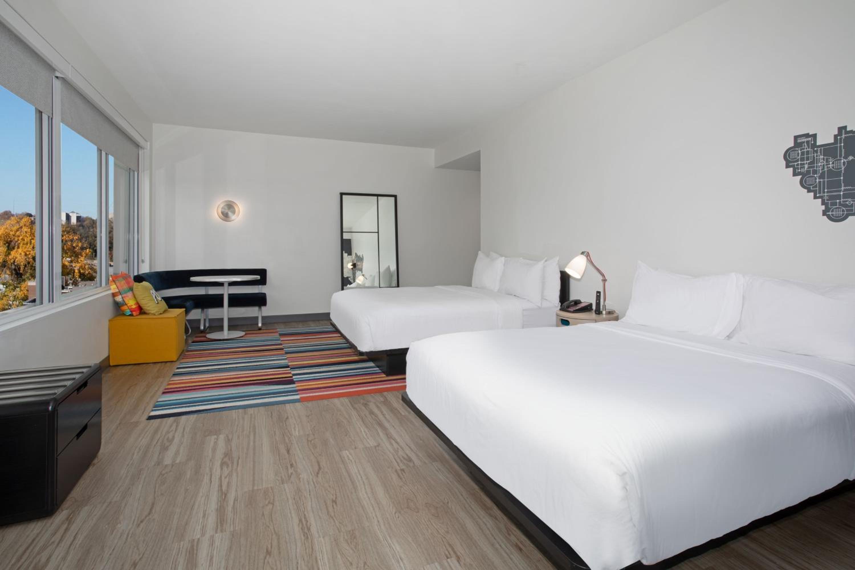 Savvy, Larger Guest room, 2 Queen, Corner room - Photo 1