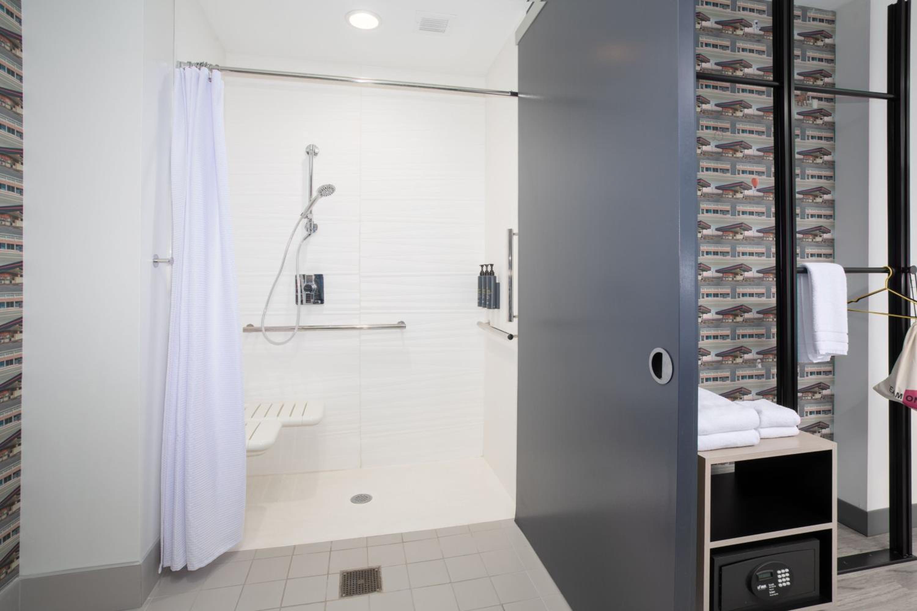 Aloft, Guest room, 1 King - Photo 5