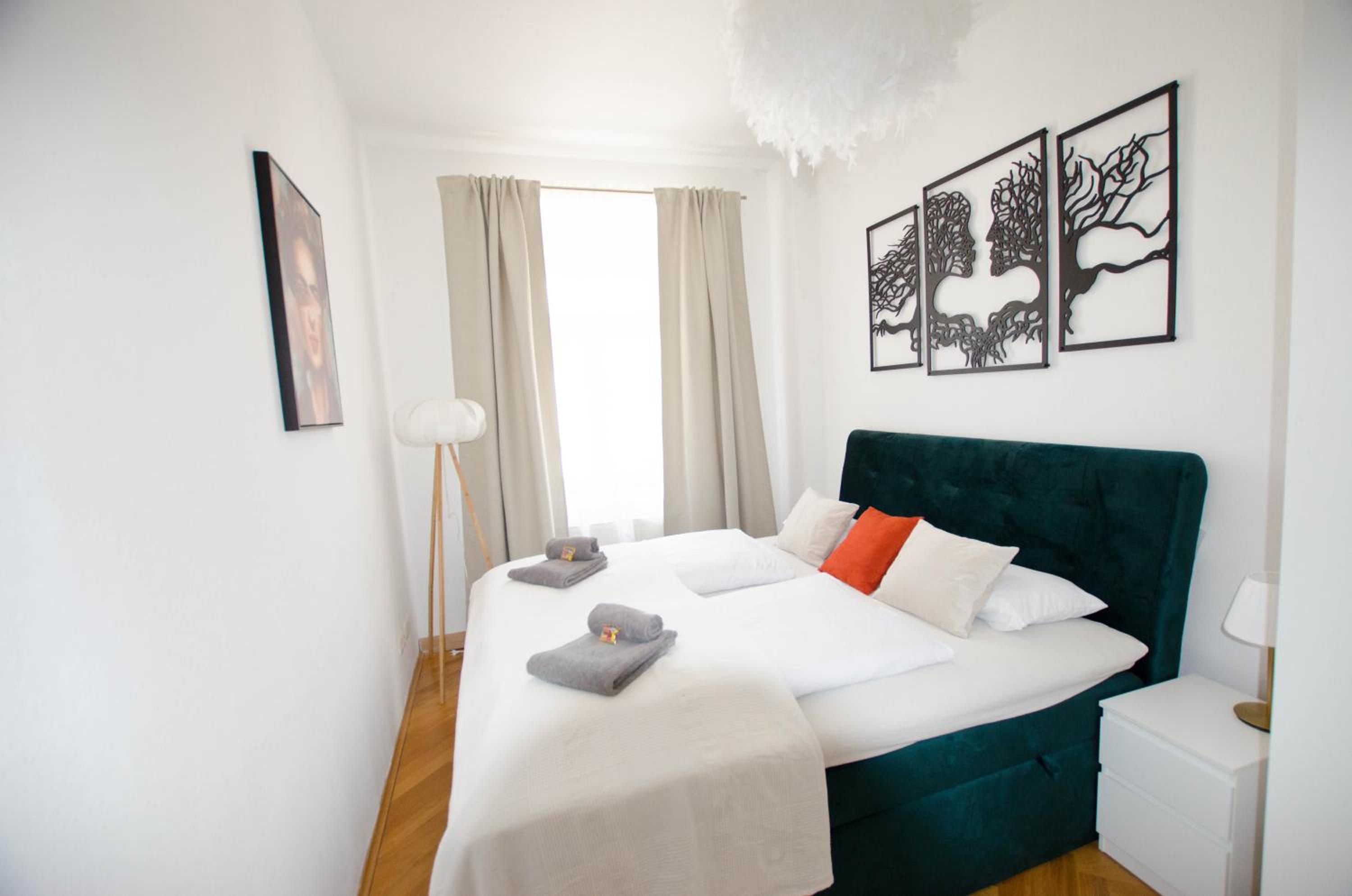 One-Bedroom Apartment photo 1