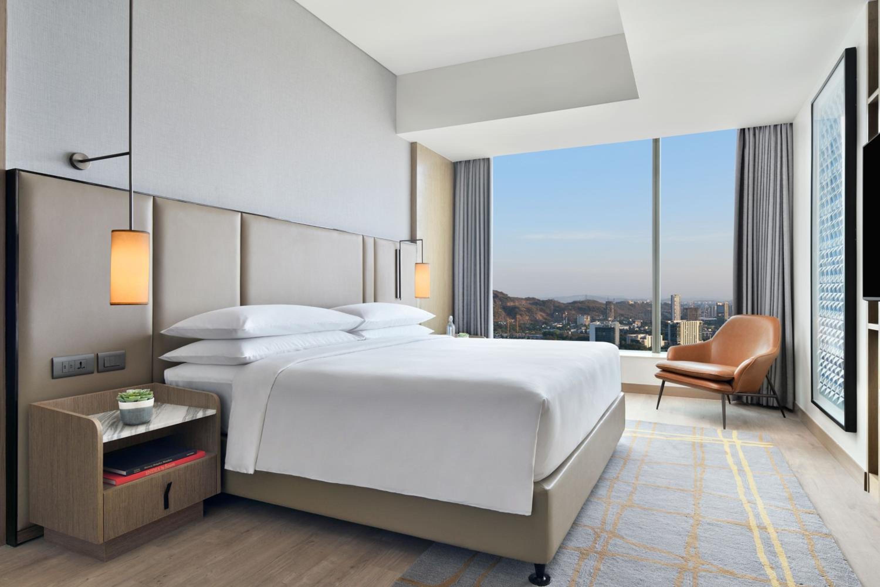Premium, One-Bedroom Suite, 1 King, Skyline view, Balcony - 20% discount on Food and Beverage Premium, One-Bedroom Suite, 1 King, Skyline view, Balcony - 20% discount on Food and Beverage