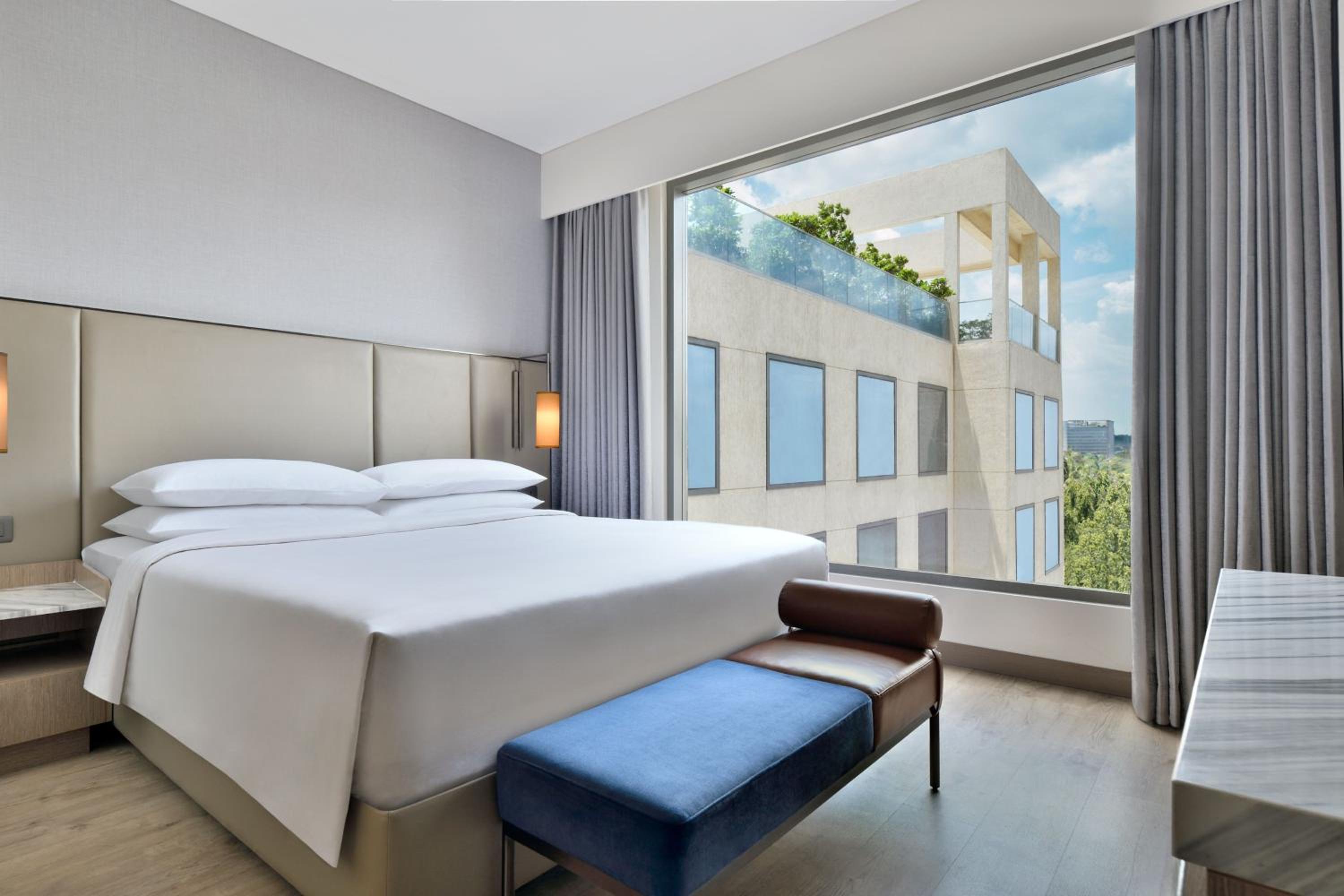 Urban Suite, 1 King , Courtyard View - 20% discount on Food and Beverage photo 3