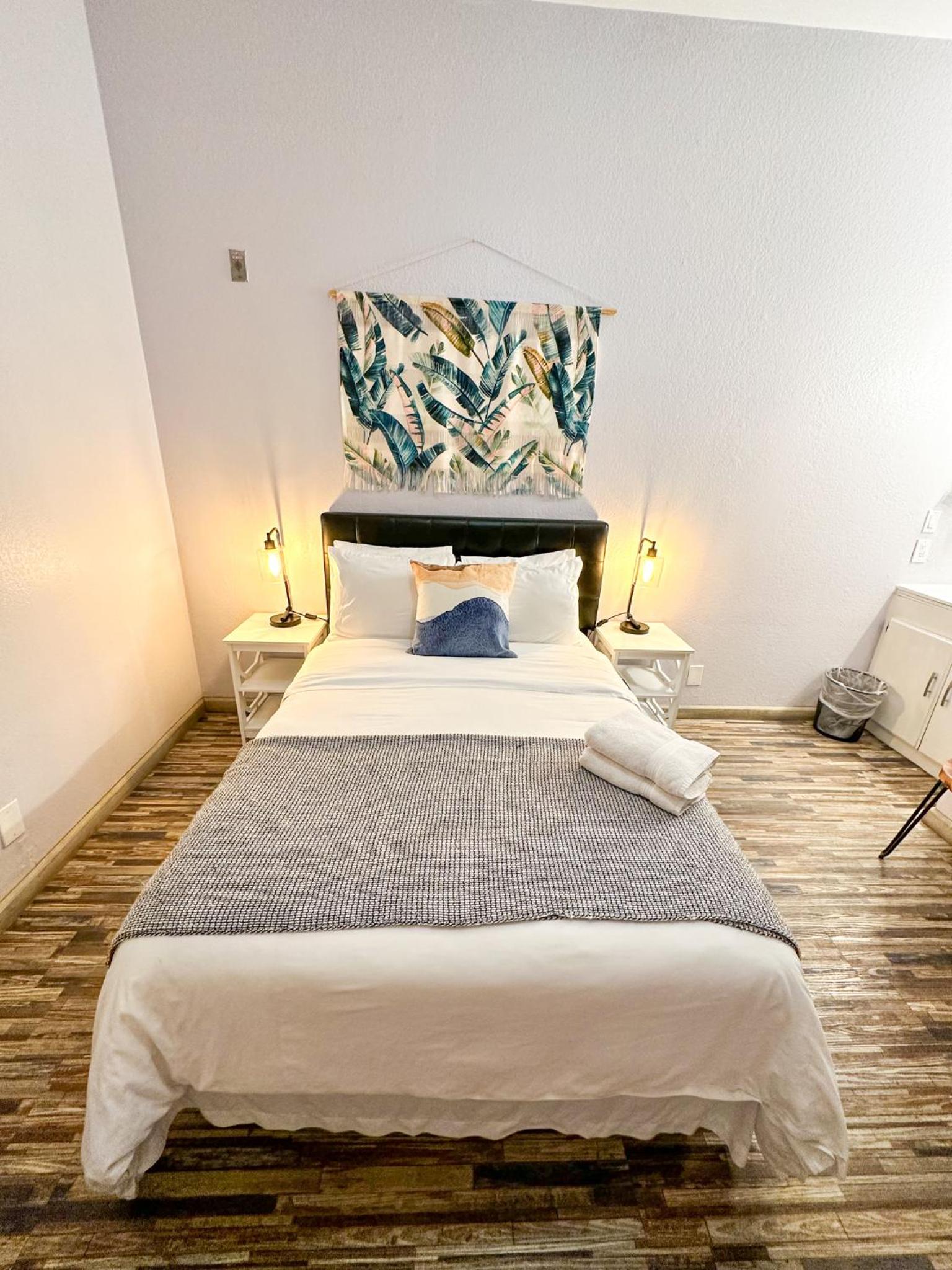 Double Room with Shared Bathroom thumbnail 5