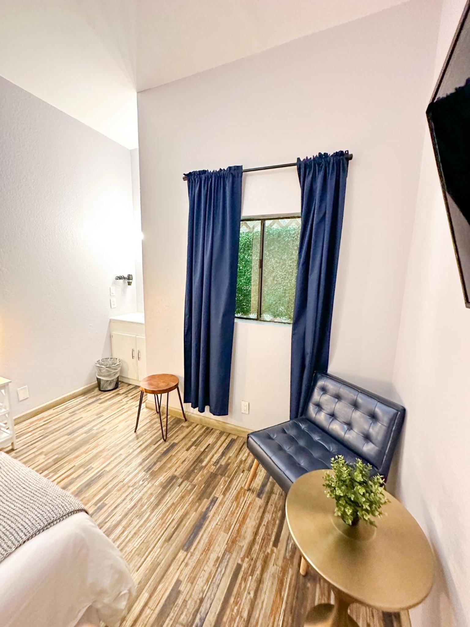 Double Room with Shared Bathroom thumbnail 6
