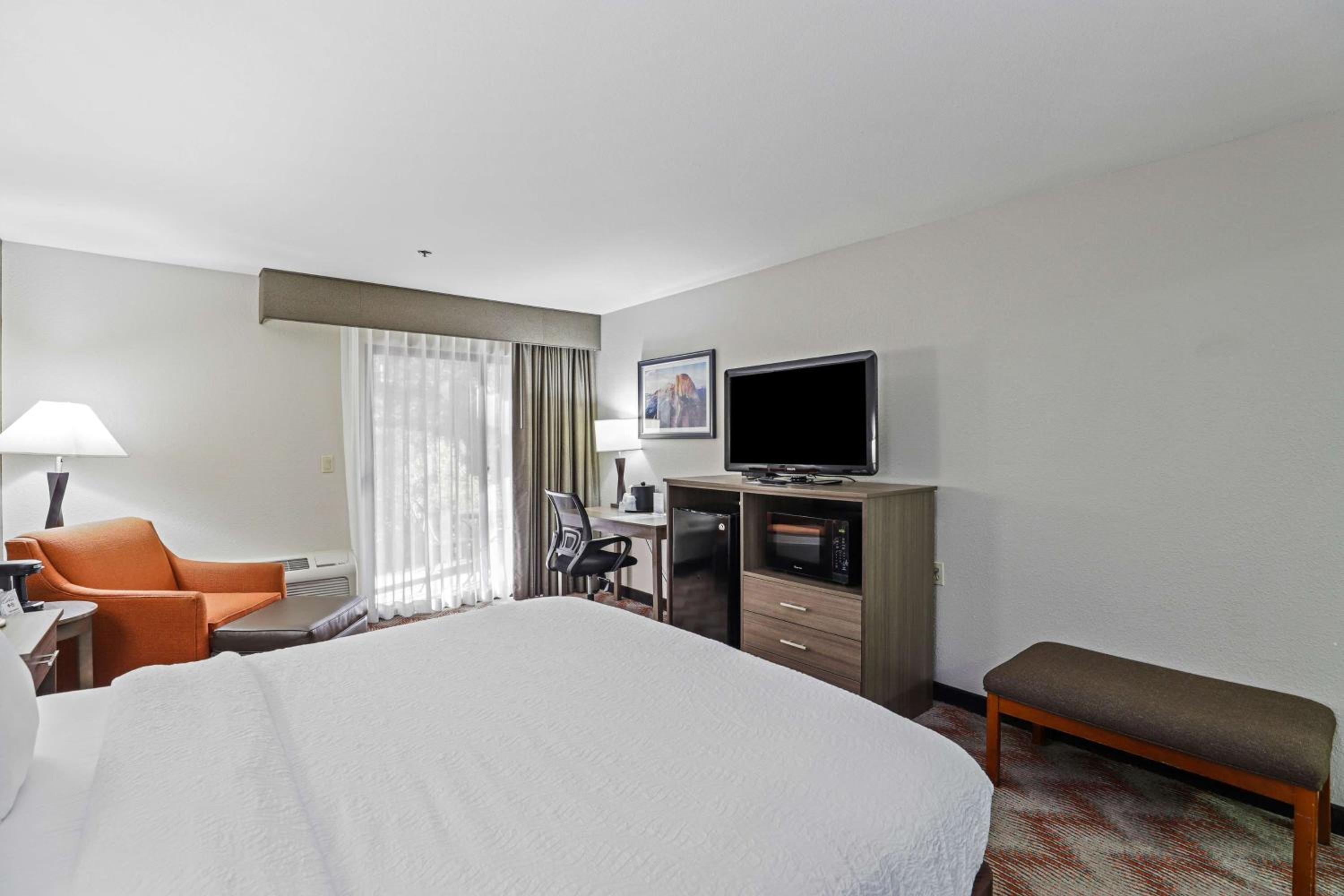 King Room With View - Disability Access - Non Smoking - Photo 1