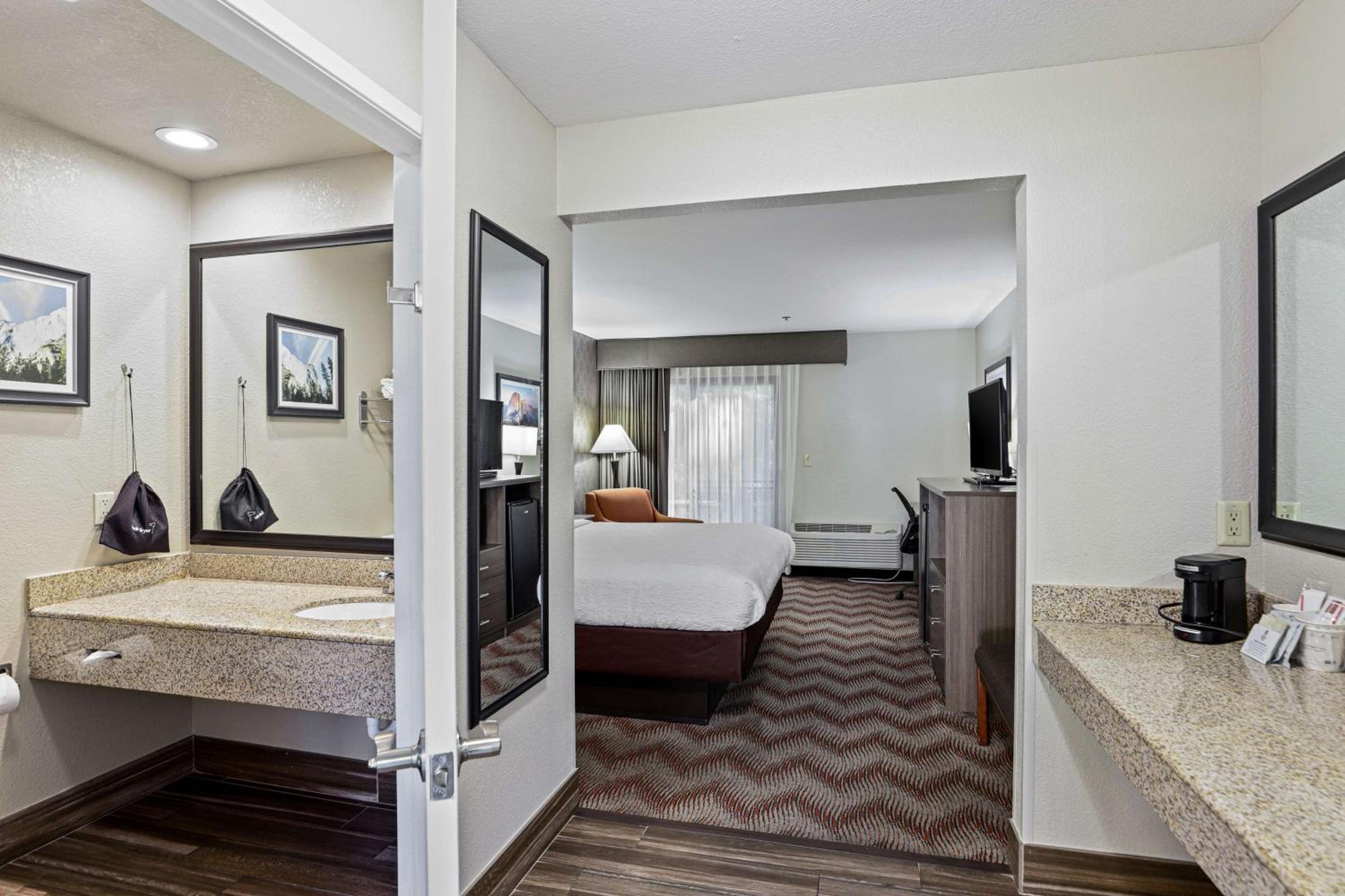 King Room with Woods View - Non Smoking - Photo 2