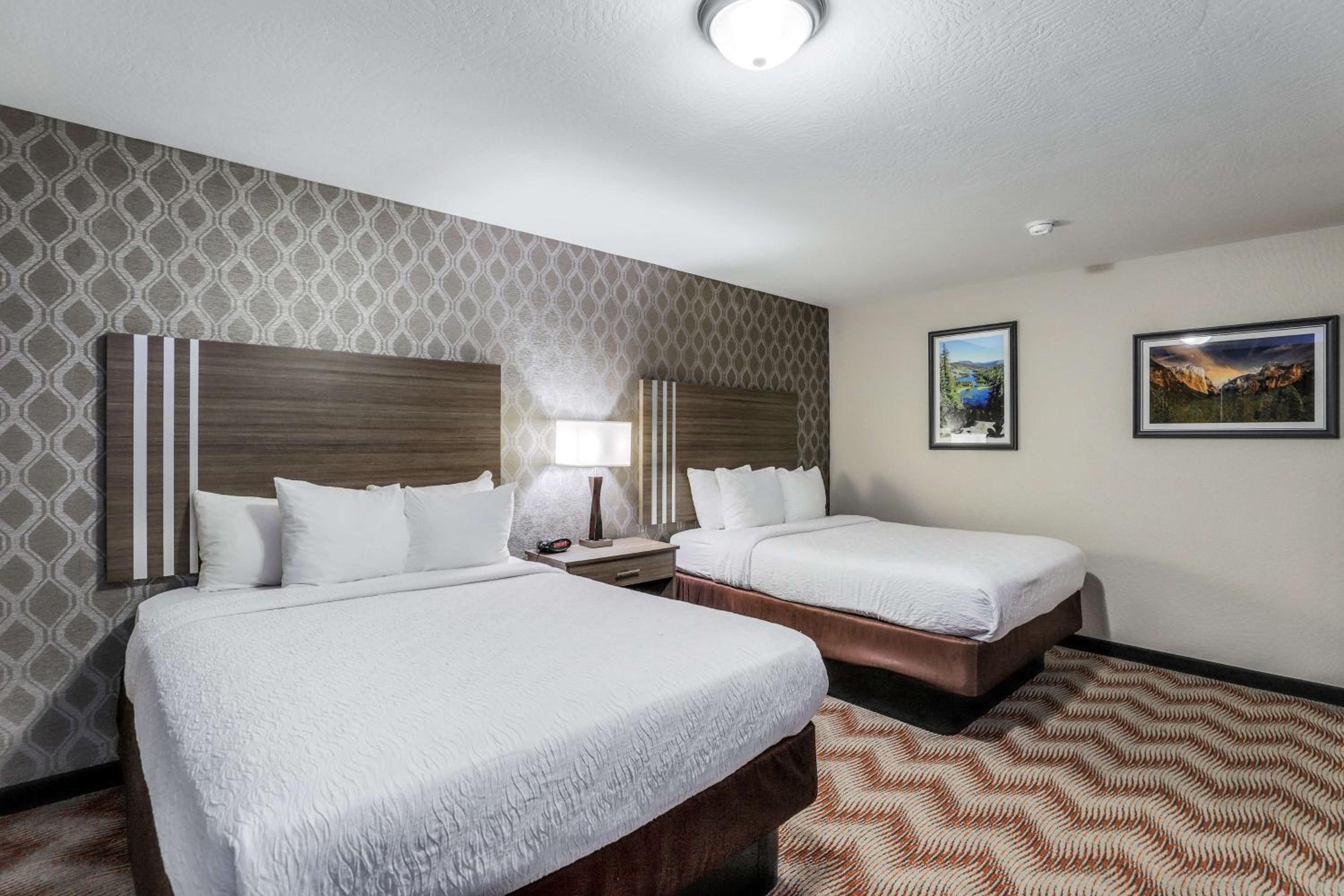 Queen Room with Two Queen Beds - Pet Friendly/Non-Smoking - Photo 1