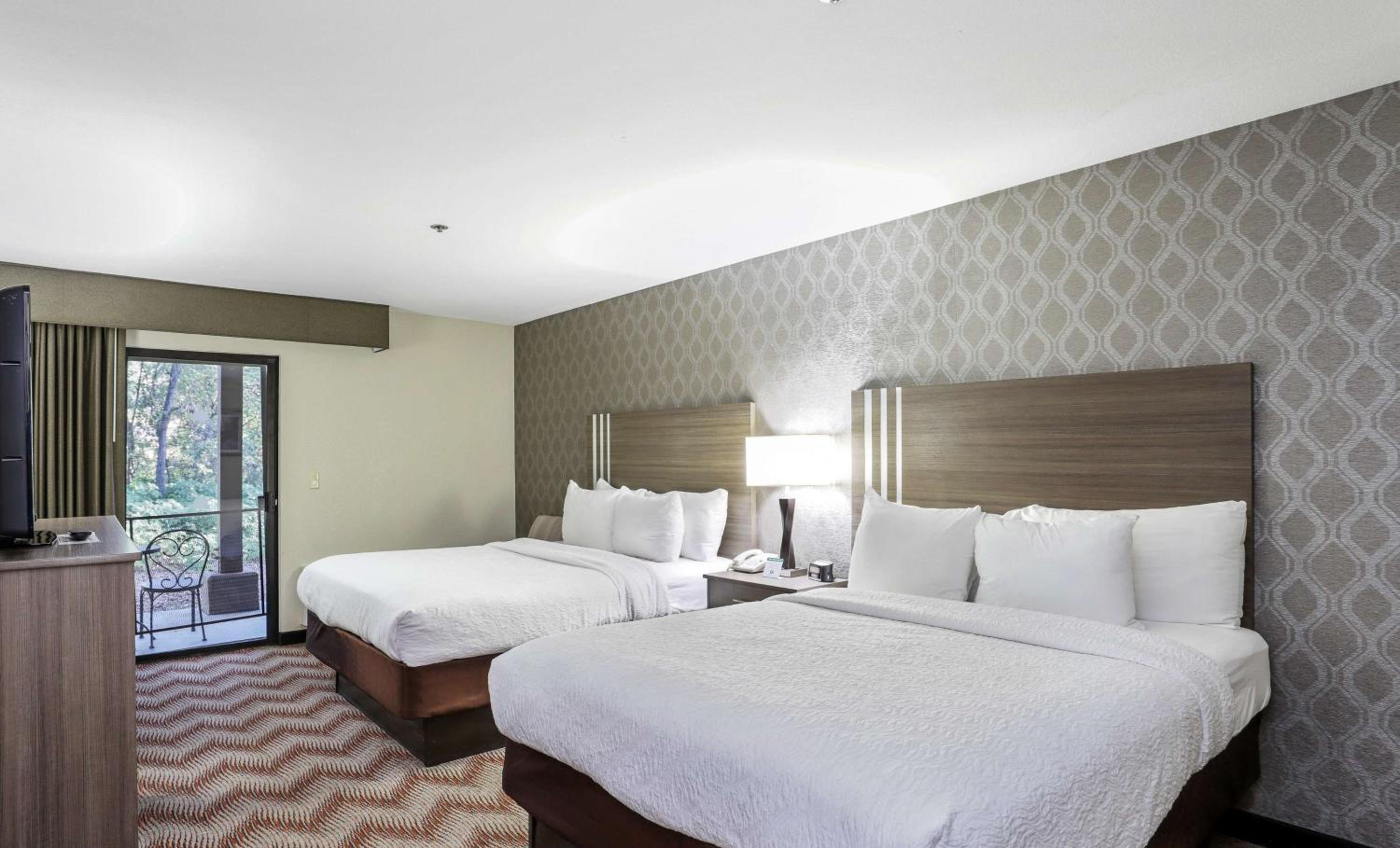 Deluxe Queen Room with Two Queen Beds - Non-Smoking - Photo 1