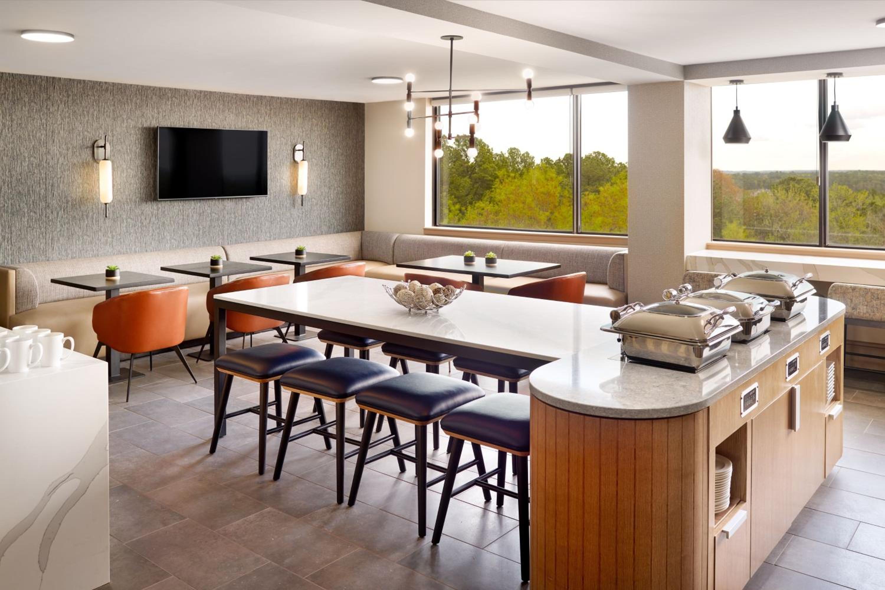 One-Bedroom King Suite - Club Access - Photo 6