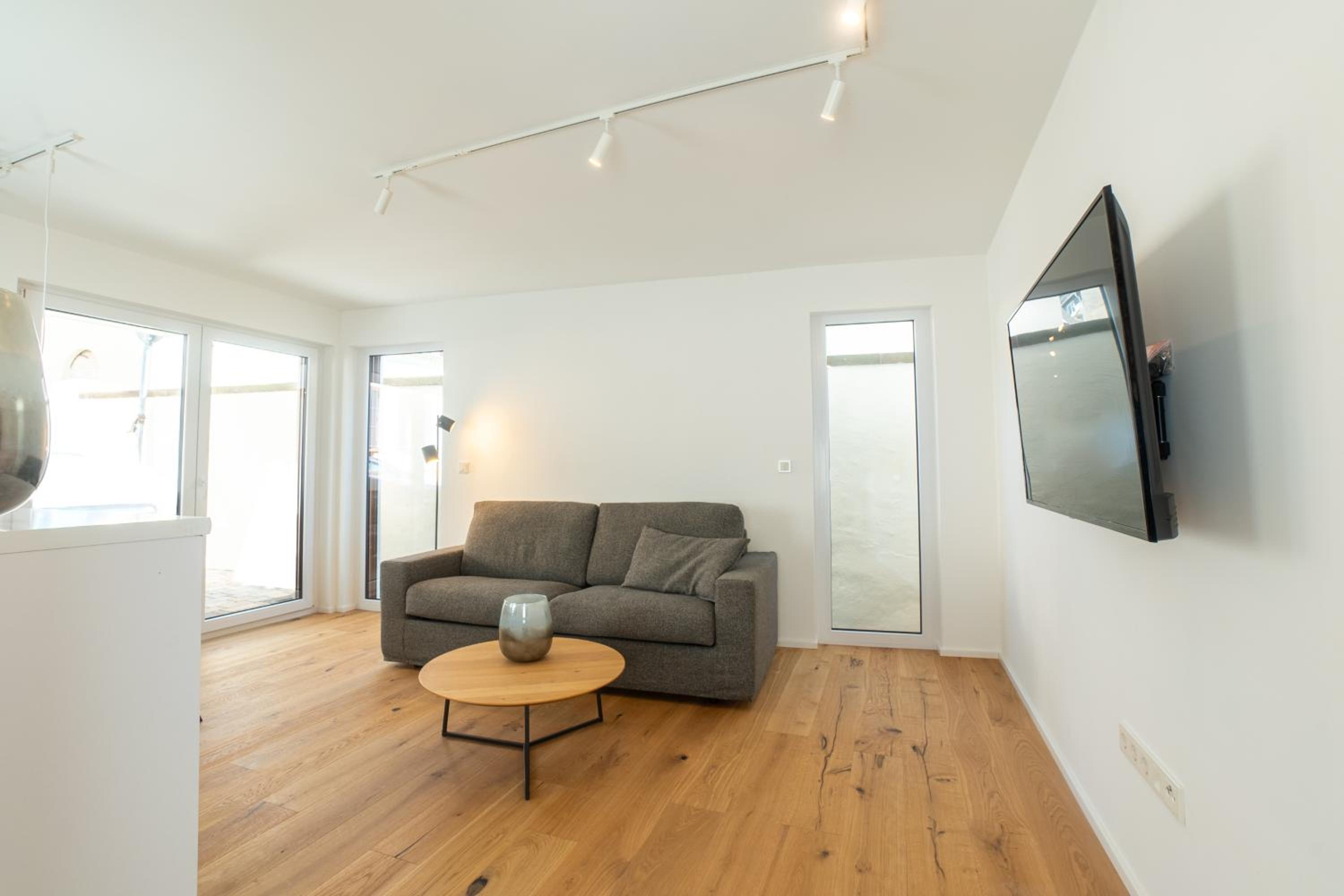 One-Bedroom Apartment photo 2