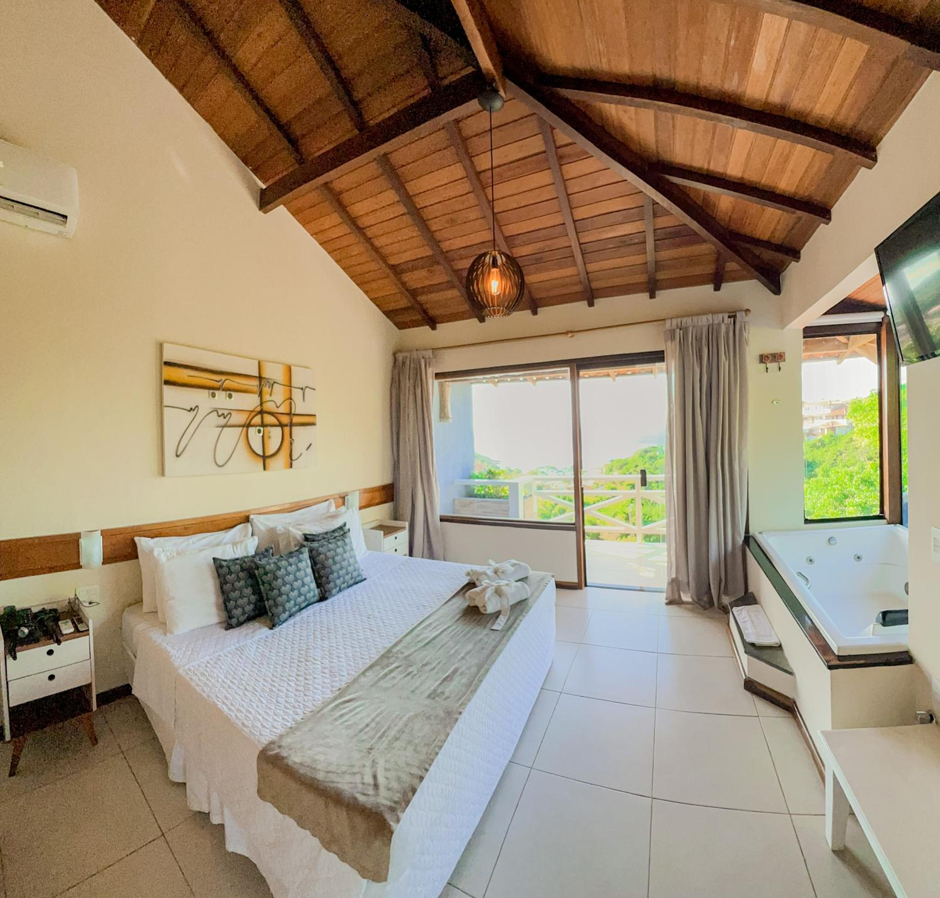 Master Suite with Hot Tub - Photo 2