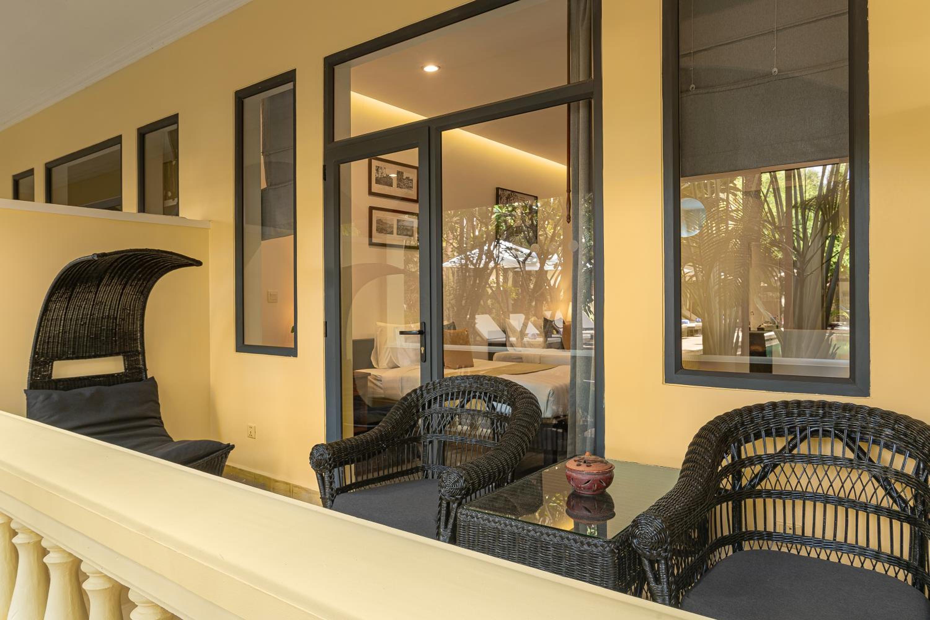 Deluxe Double Room with Balcony - Photo 4