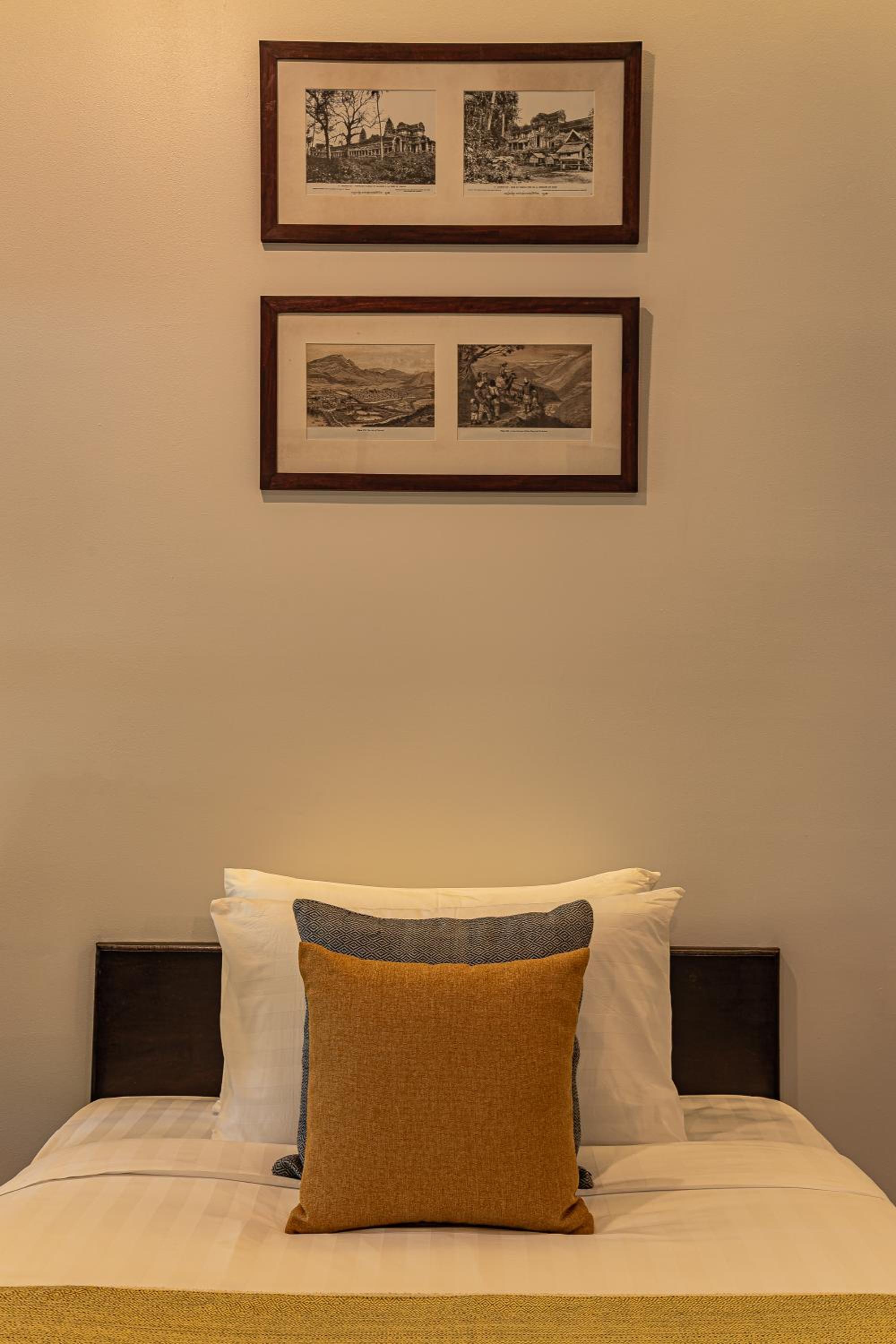Deluxe Double Room with Balcony - Photo 29