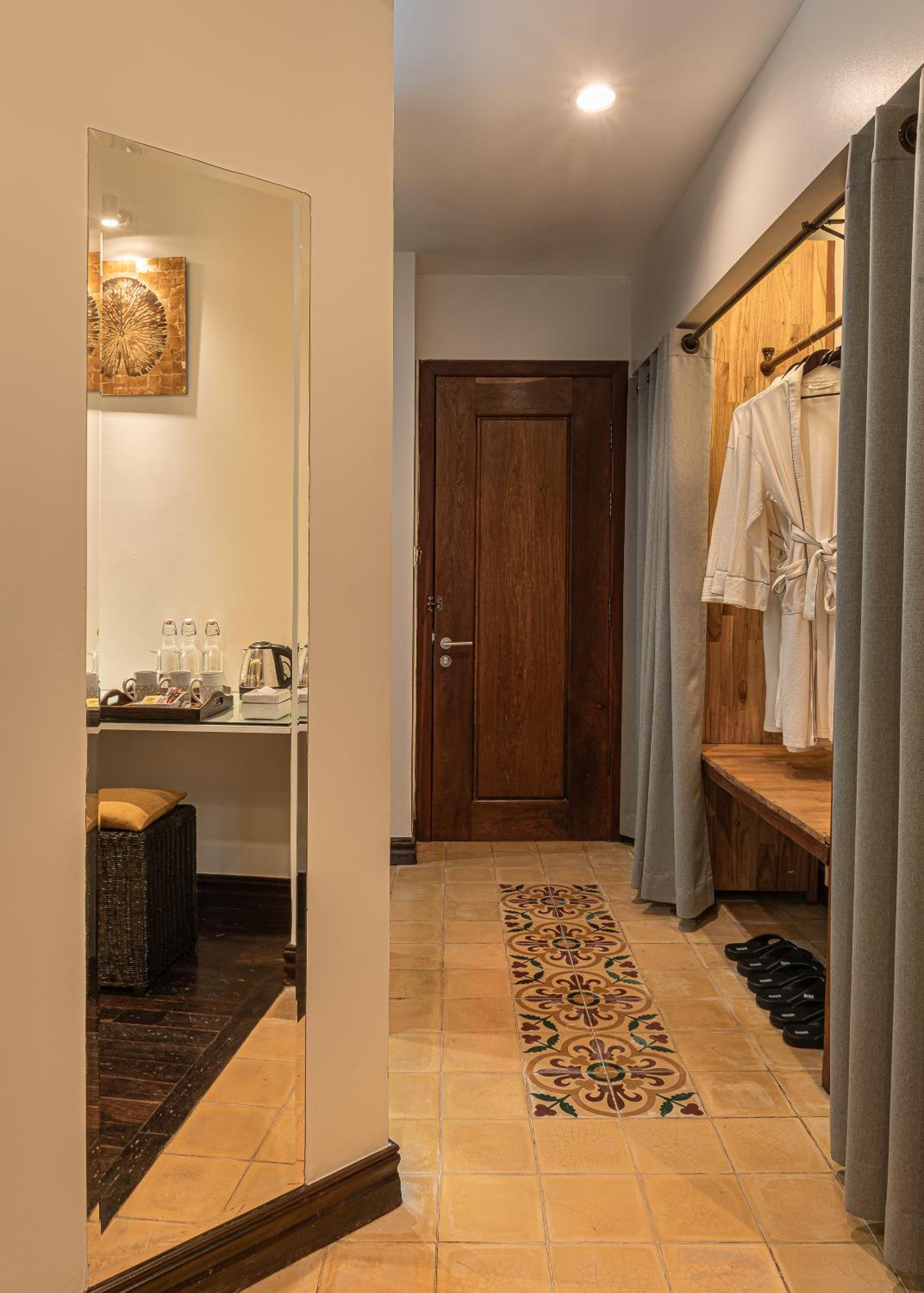 Deluxe Double Room with Balcony - Photo 30