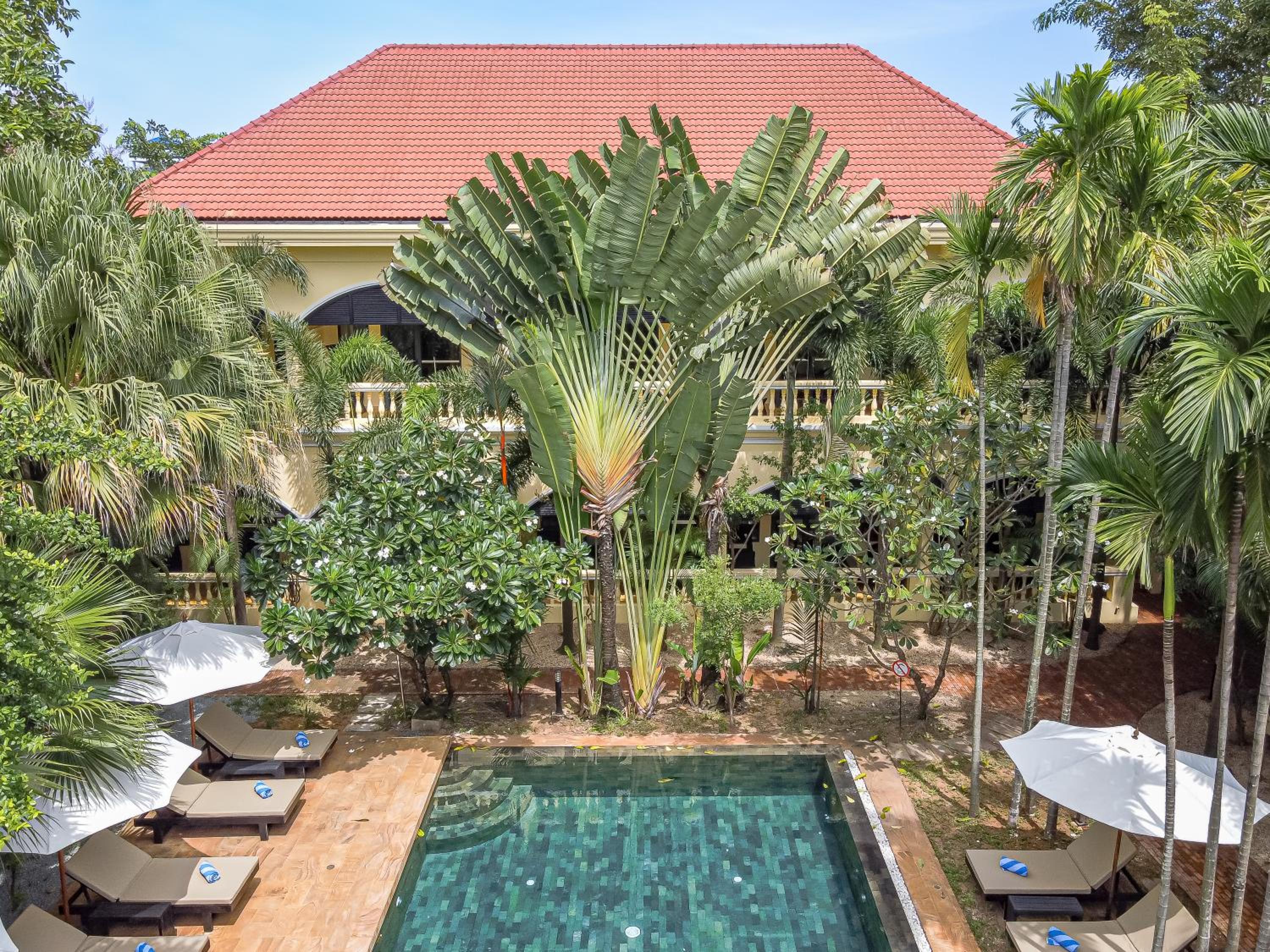 Deluxe Double Room with Balcony - Photo 34