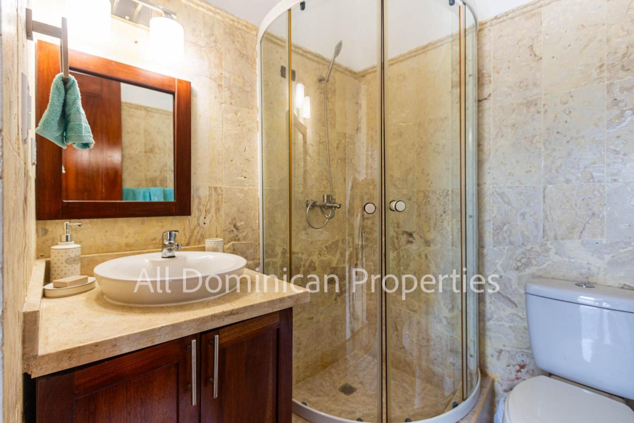 Two-Bedroom Apartment with Pool View photo 2