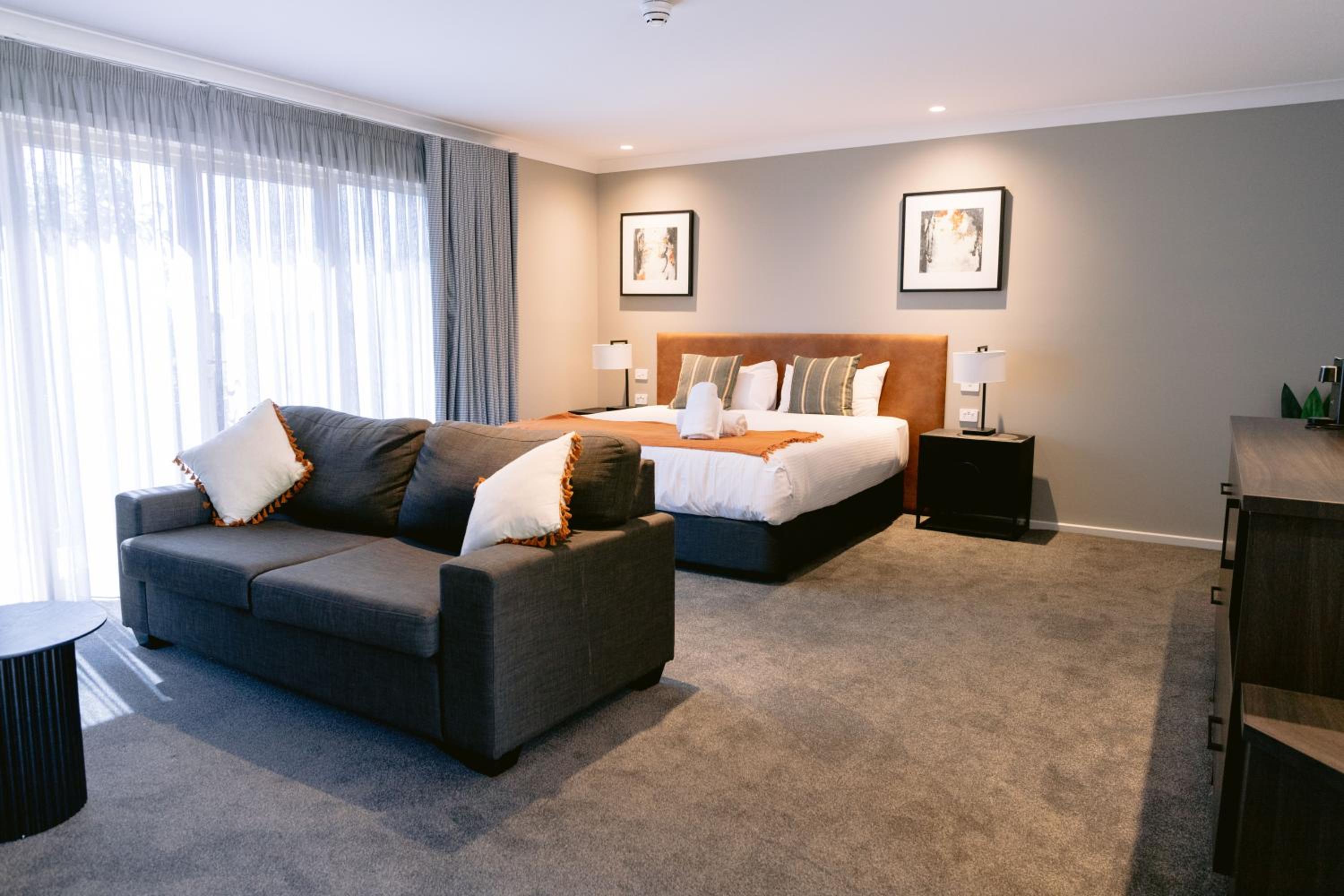 Deluxe Suite with Spa Bath