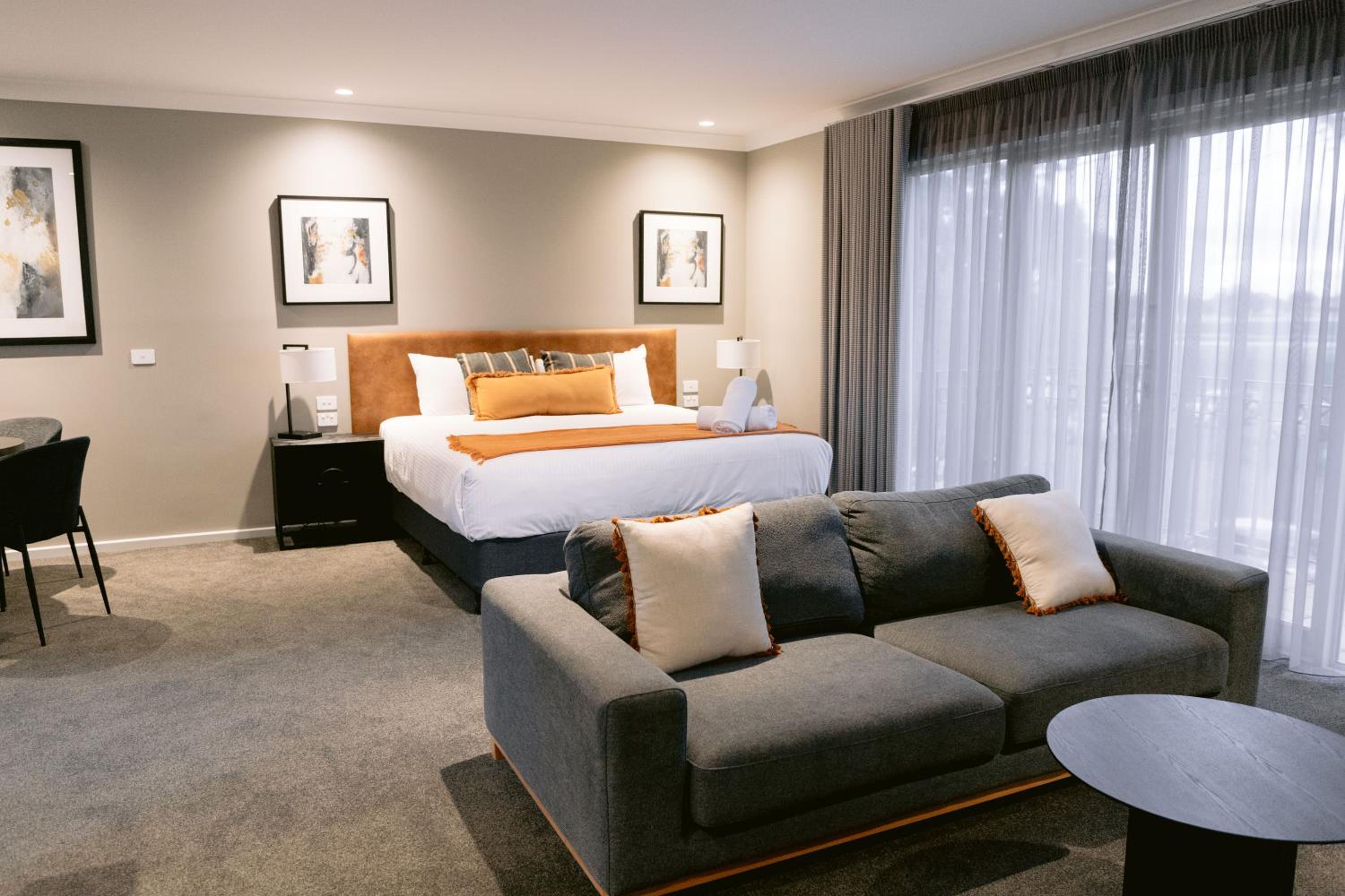 Luxury Suite with Spa Bath