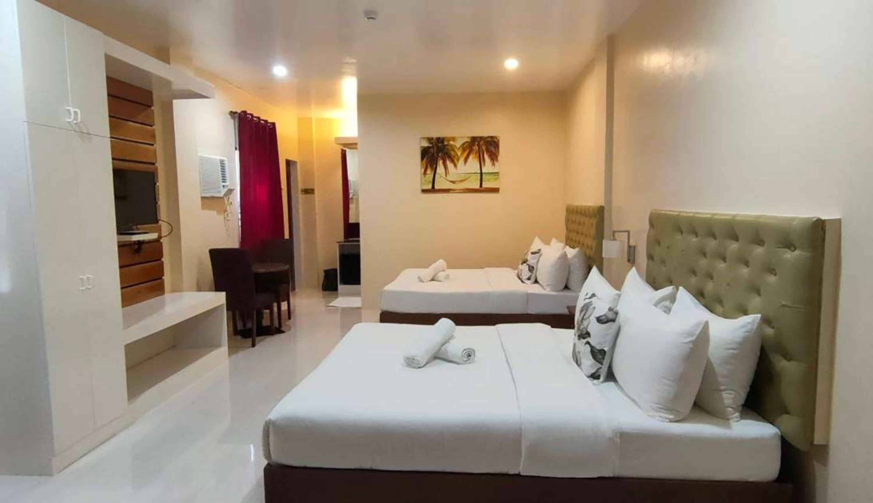 Superior Queen Room with Two Queen Beds photo 2