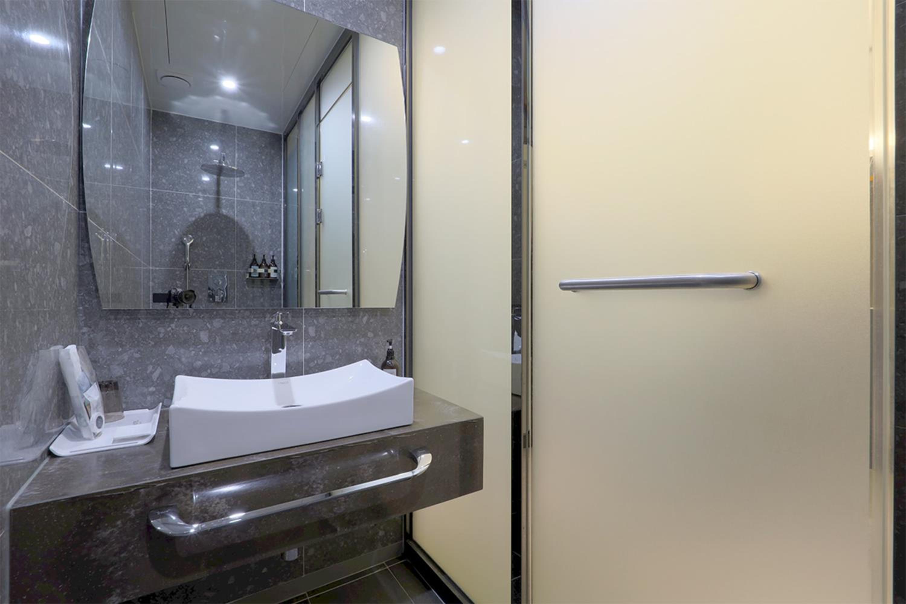 Suite with City View - Photo 2