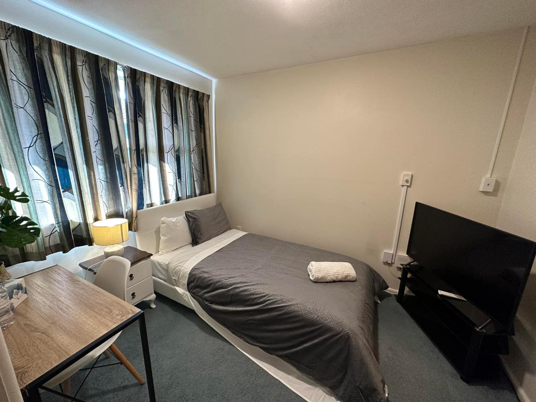 Single Room with Shared Shower and Toilet photo 1