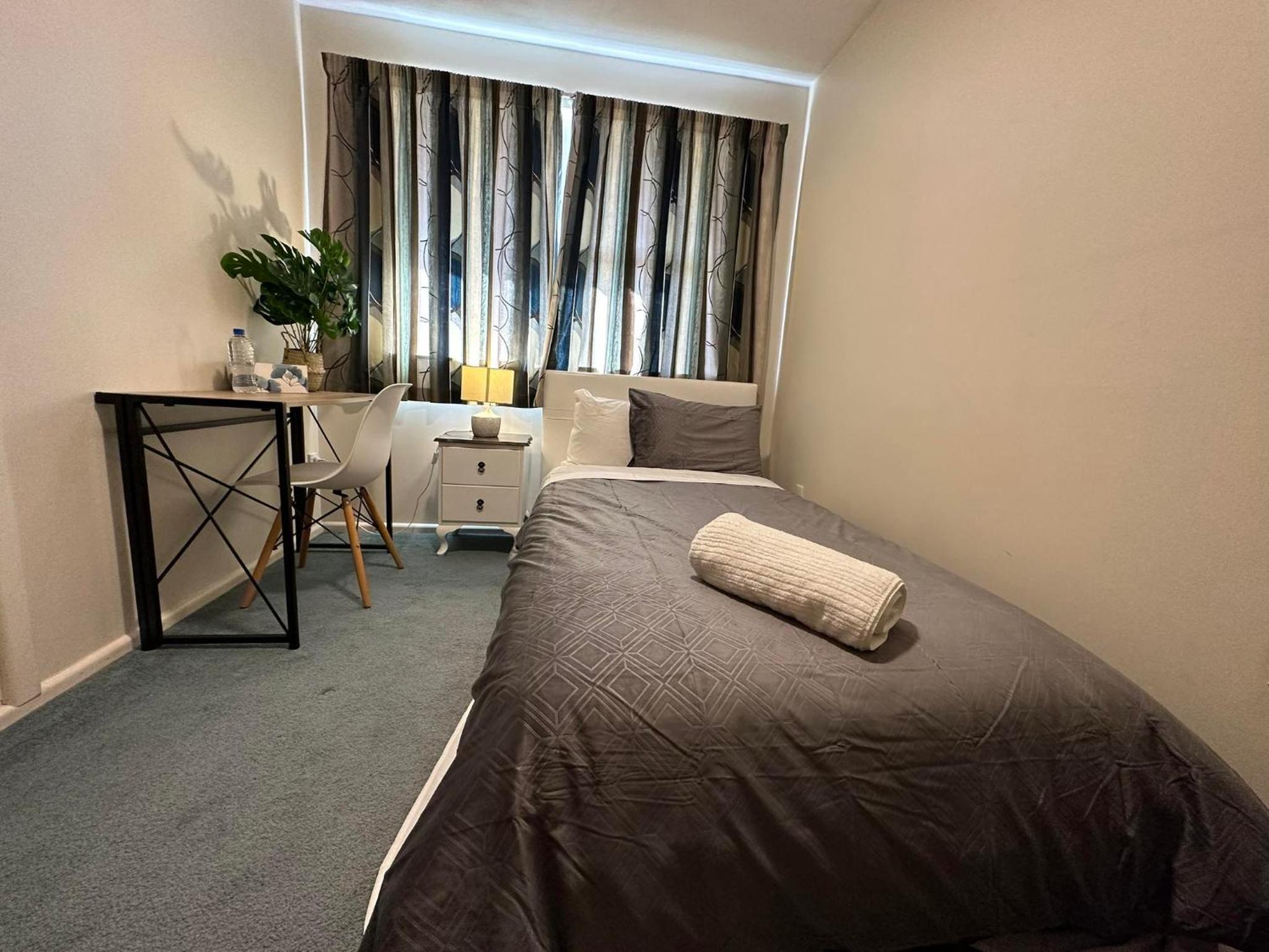 Single Room with Shared Shower and Toilet photo 2