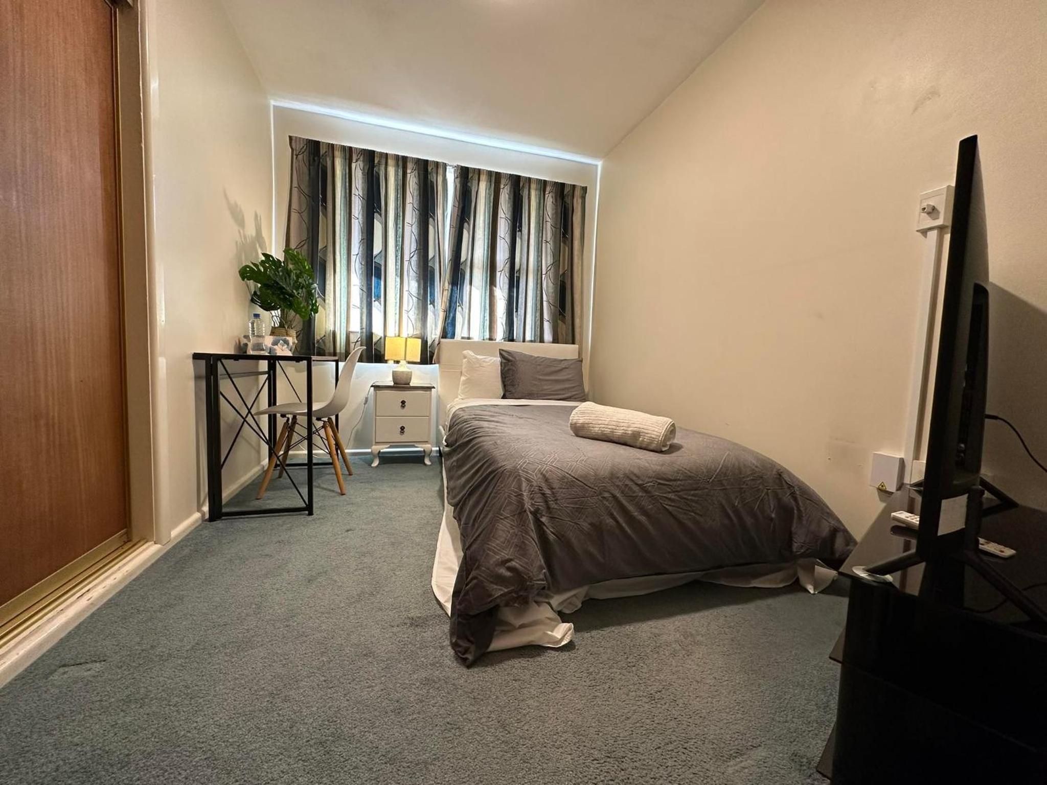 Single Room with Shared Shower and Toilet photo 3