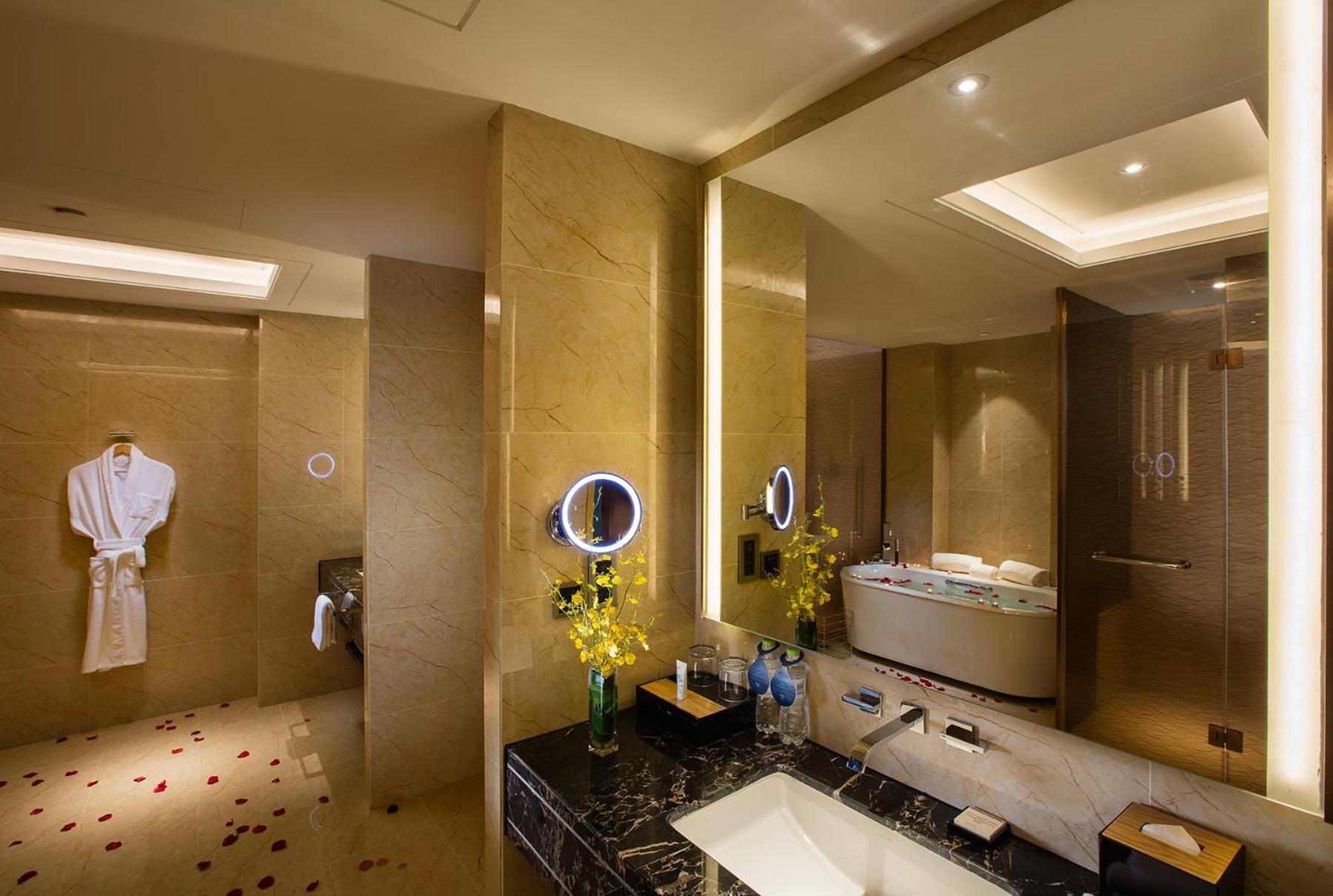 Executive King Room with River View - Lounge Access photo 1