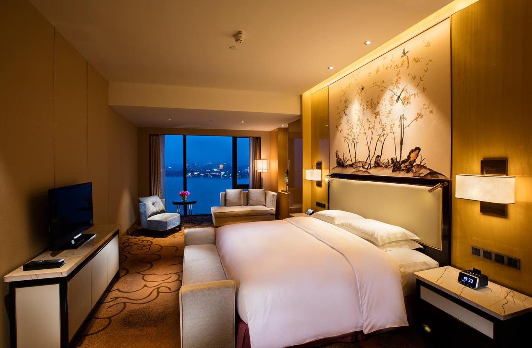 King Suite with River View - Lounge Access
