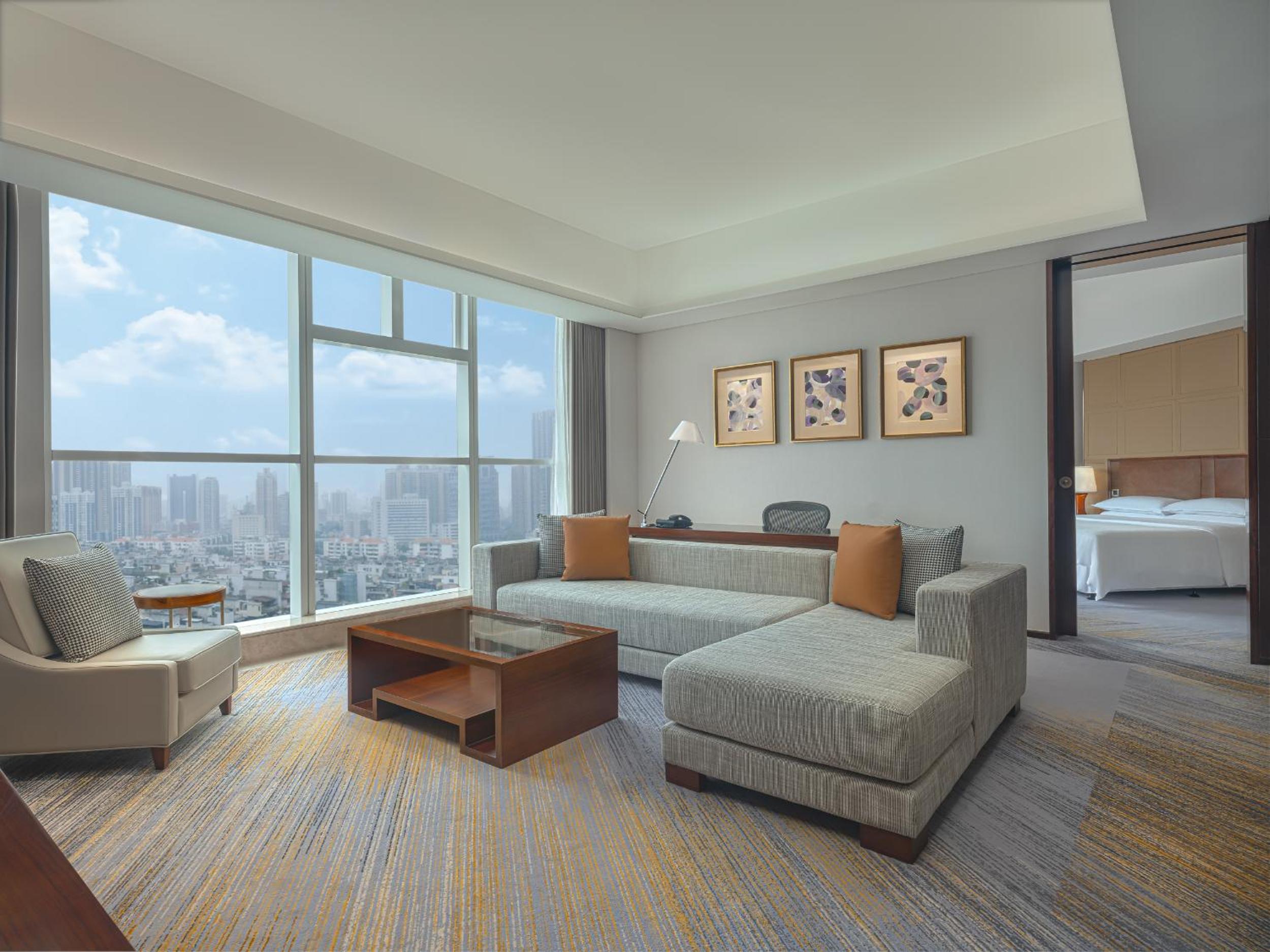 Apartment Suite, Club lounge access, 1 Bedroom Suite, 1 King - Photo 1