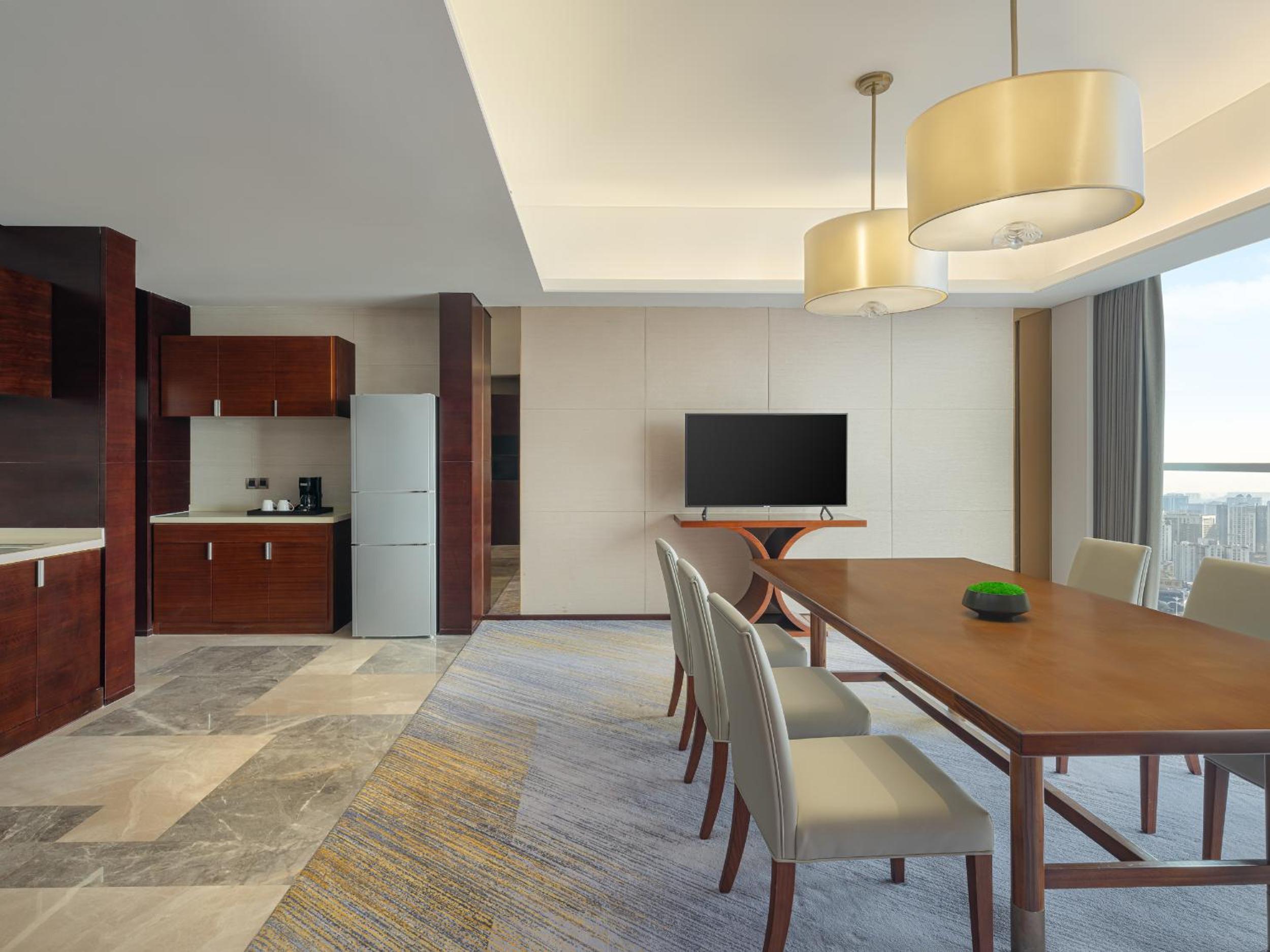 Apartment Suite, Club lounge access, 1 Bedroom Suite, 1 King - Photo 8