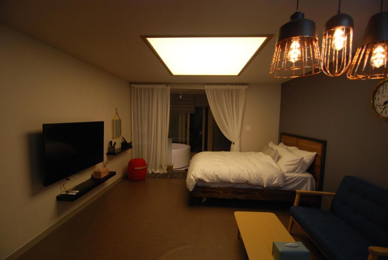 Studio with Spa Bath
