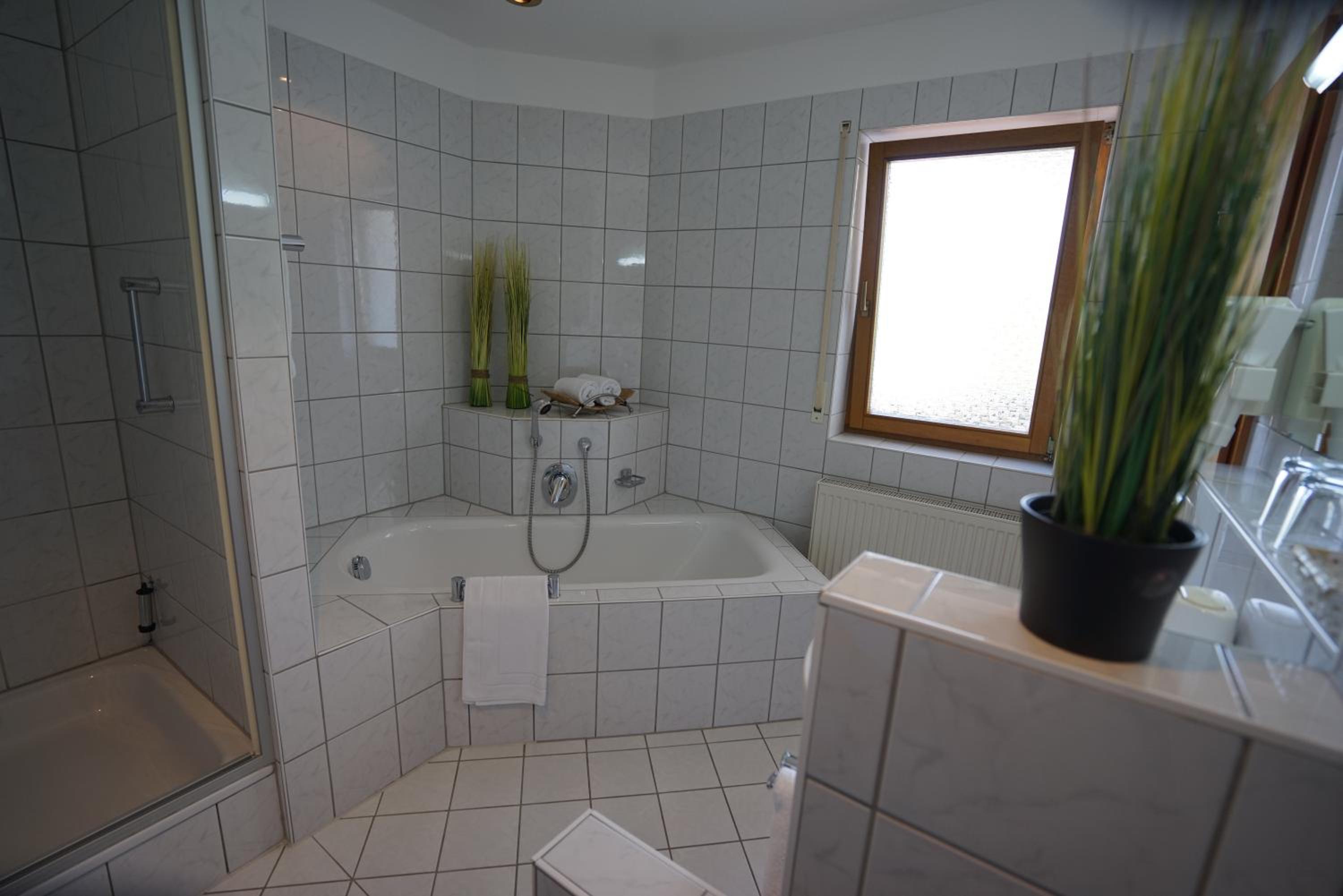 Suite with Balcony - Photo 6