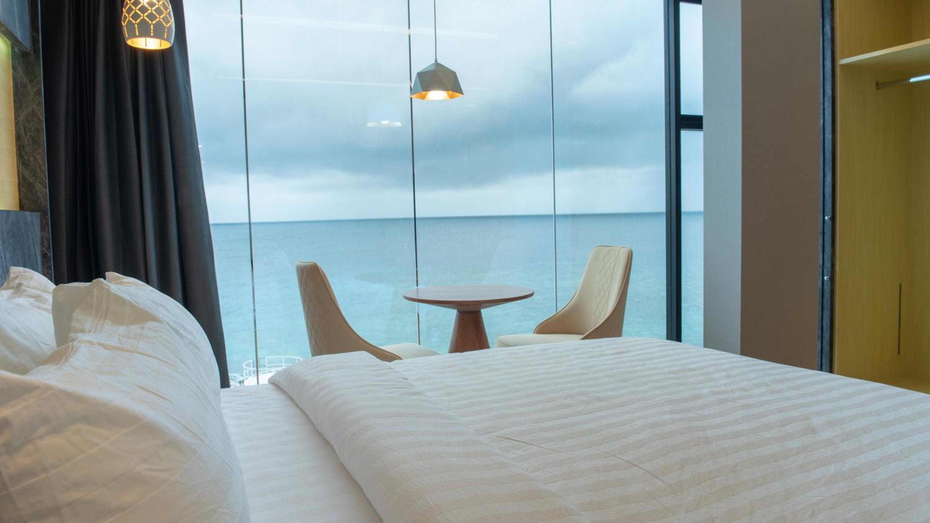 Superior Ocean View - Photo 2